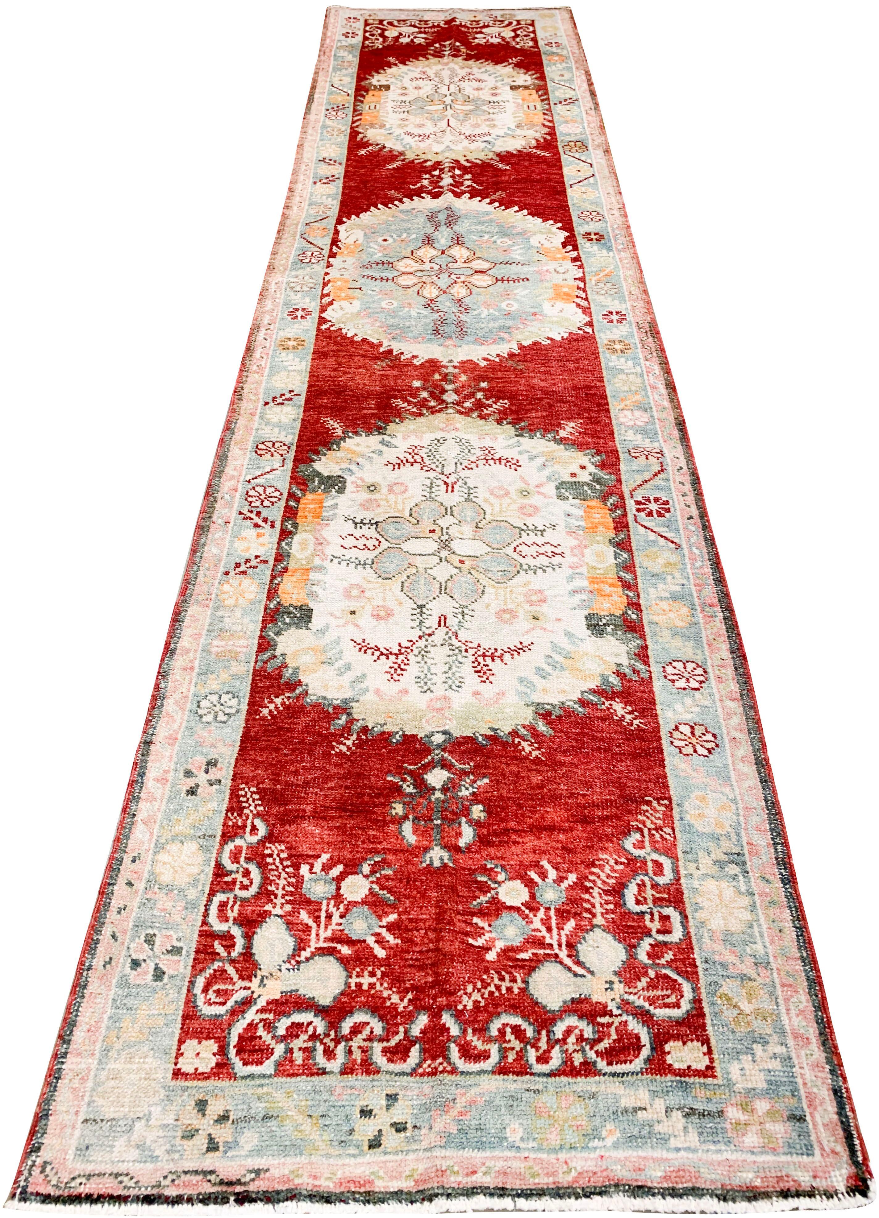 Tappeto Runner Oushak rosso vintage, 2'11 x 11'5 in vendita 1