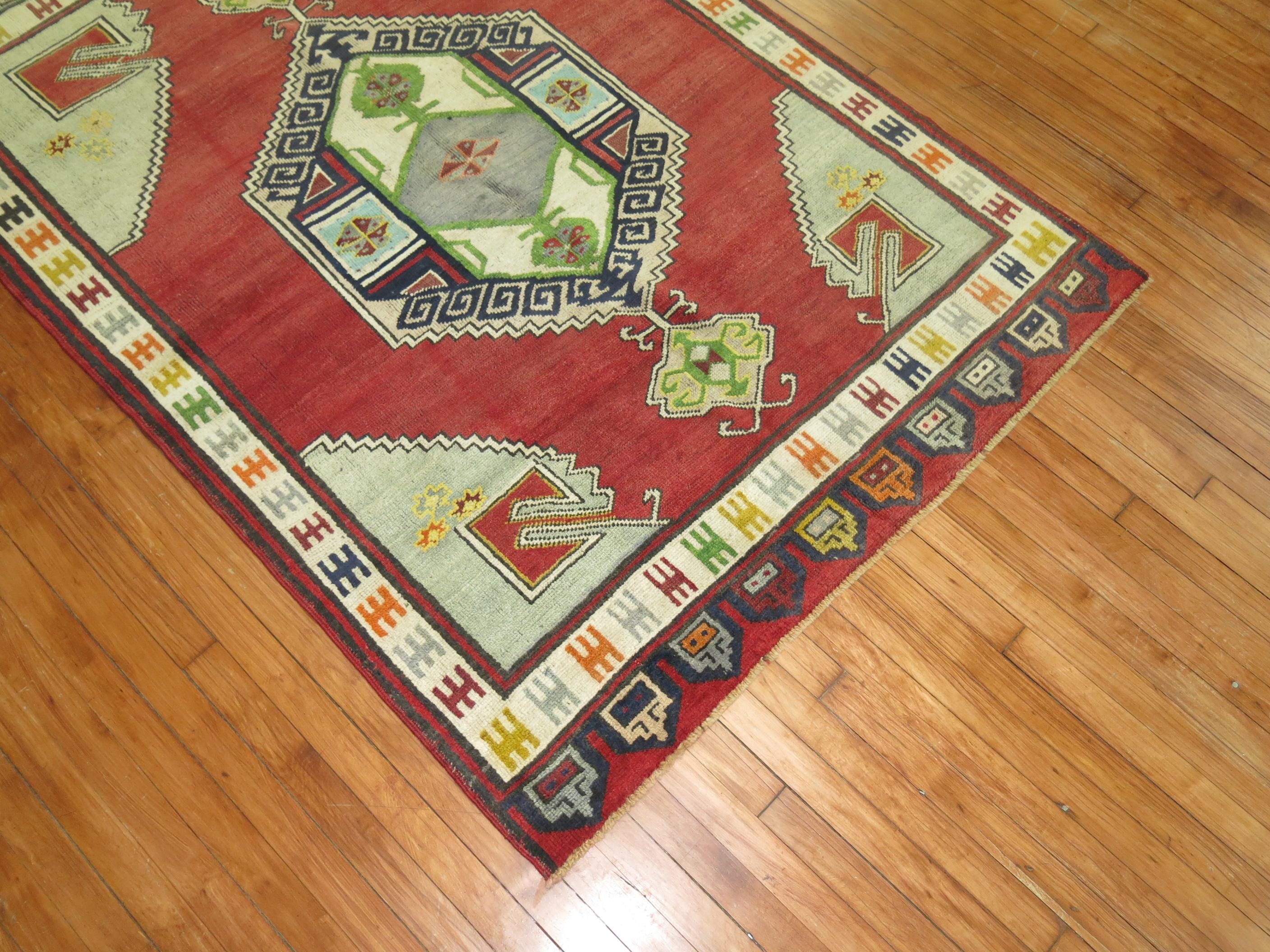 Tapis de prière turc rouge vintage Bon état - En vente à New York, NY