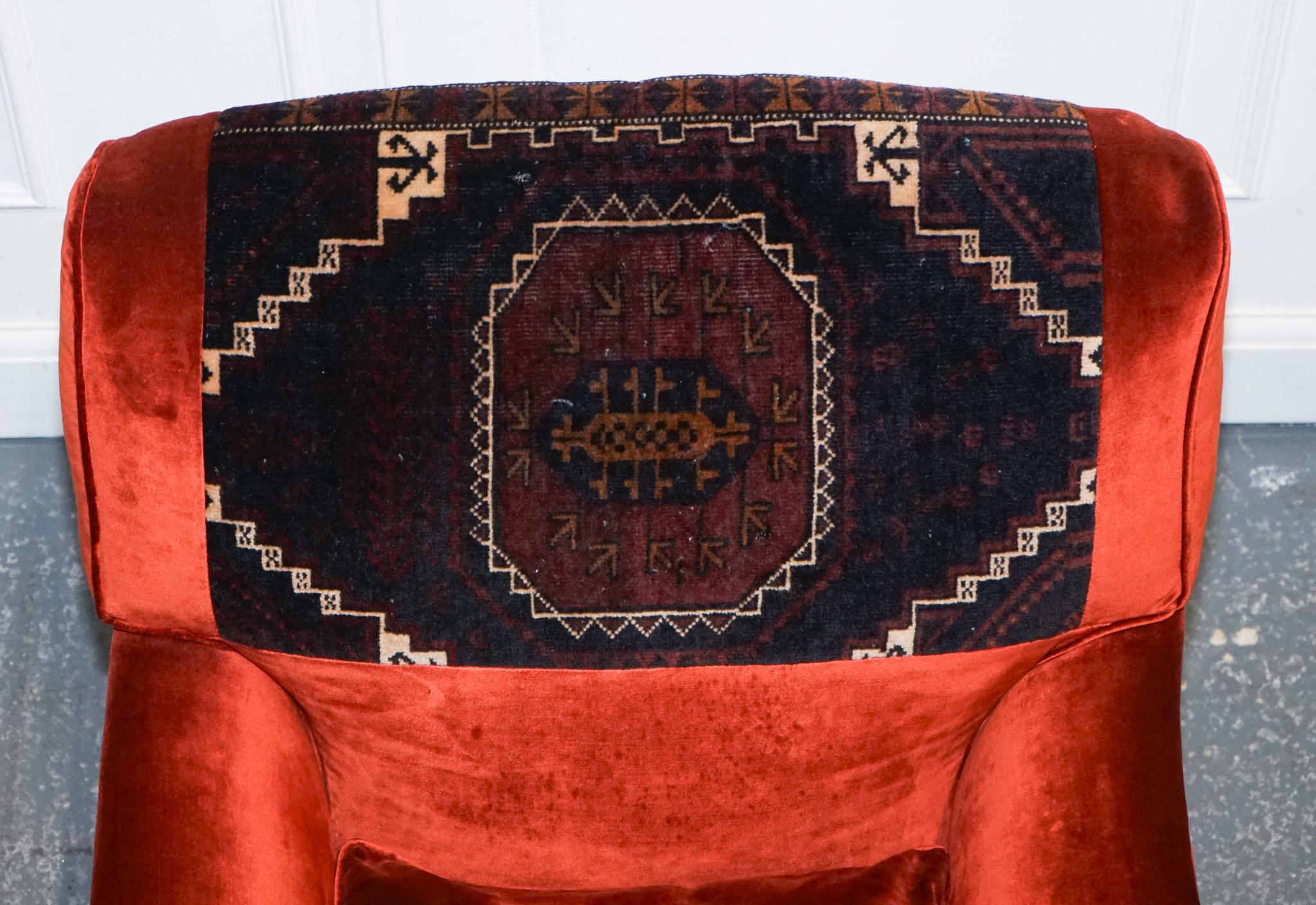 VINTAGE RED VELVET & AZTEC KILIM UPHOLSTERED HOWARD GEORGE SMITH STYLE ARMCHAiR For Sale 4