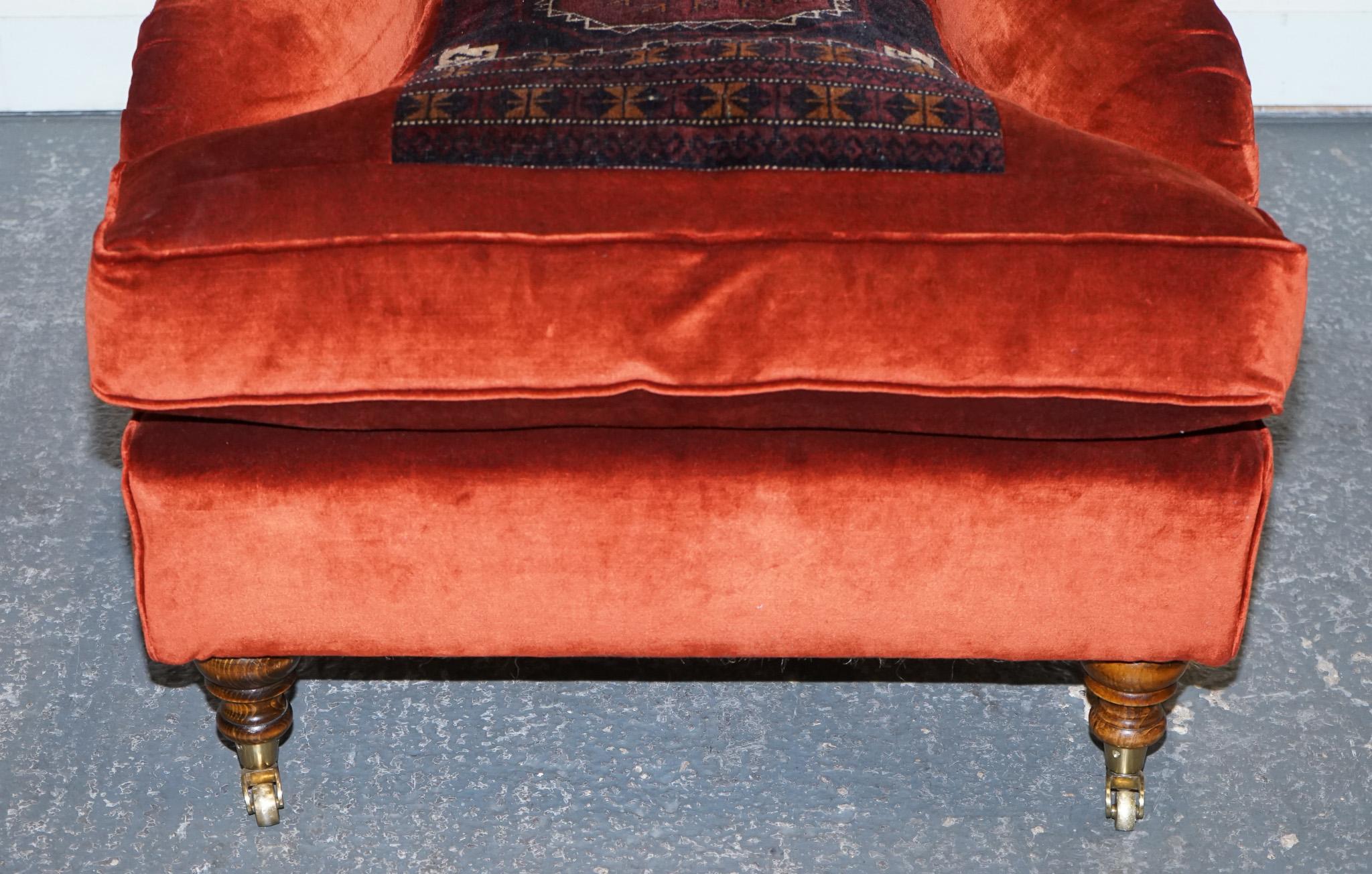 VINTAGE RED VELVET & AZTEC KILIM UPHOLSTERED HOWARD GEORGE SMITH STYLE ARMCHAiR For Sale 1