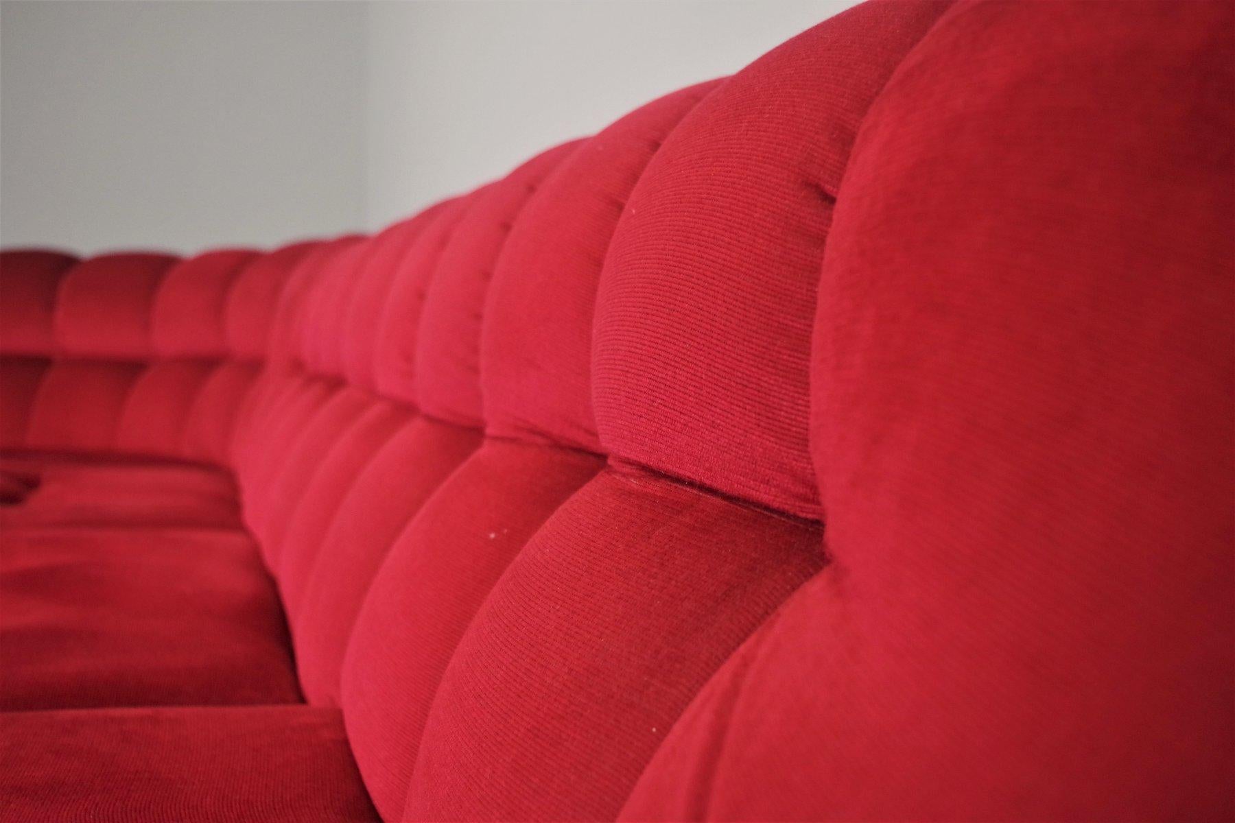 Sofá seccional vintage de terciopelo rojo, años 70 en venta 8