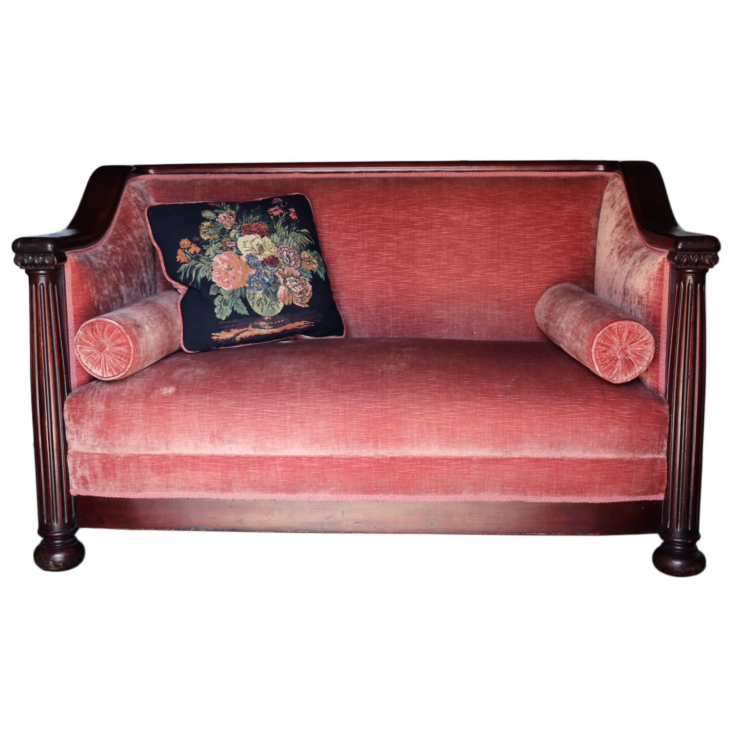 Canapé vintage en velours rouge en vente 5