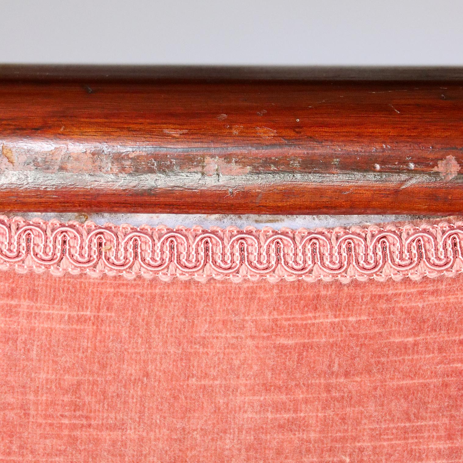 Vintage-Sofa aus rotem Samt im Angebot 4