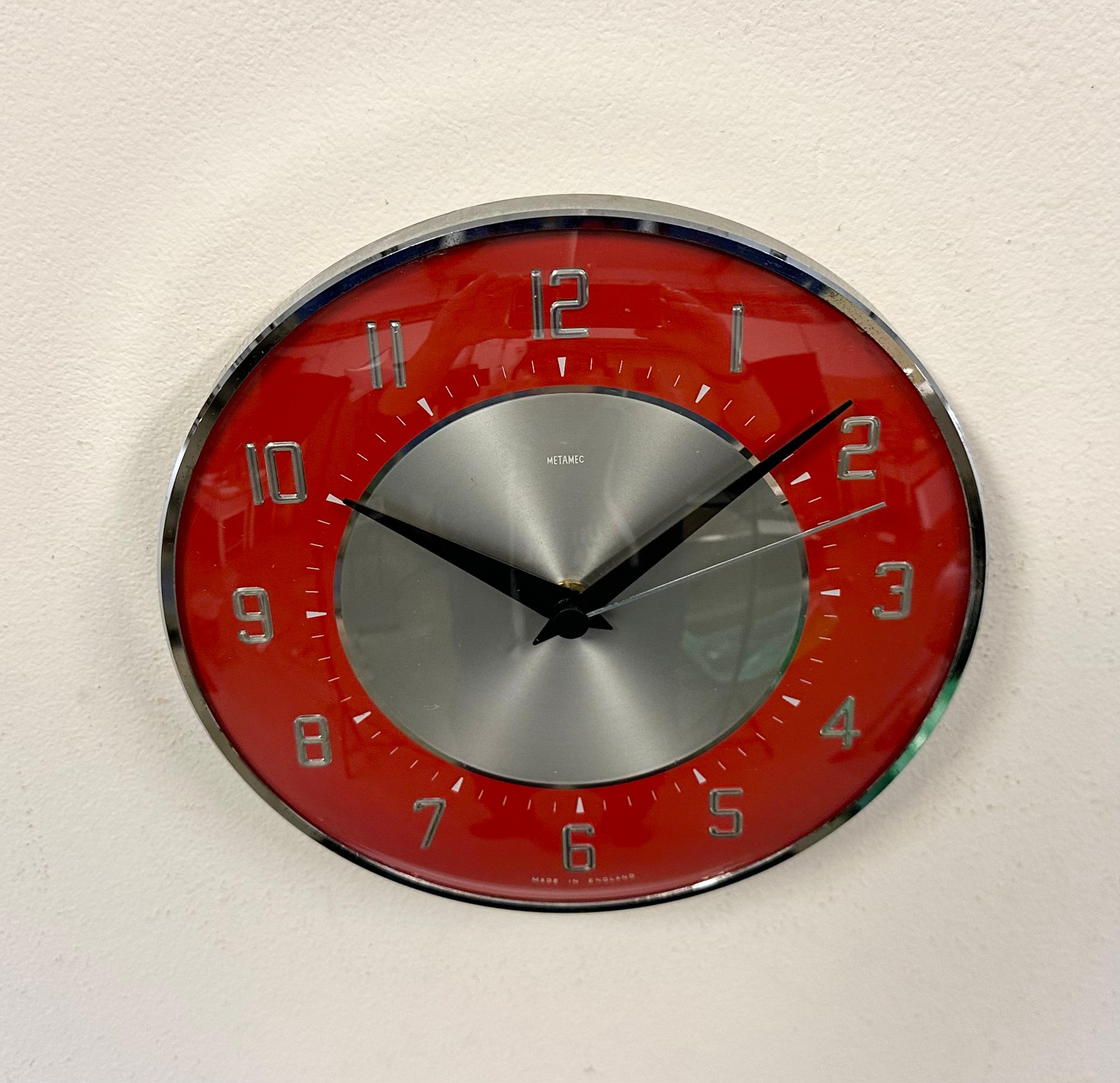 Vintage Red Wall Clock from Metamec, 1970s In Good Condition In Kojetice, CZ