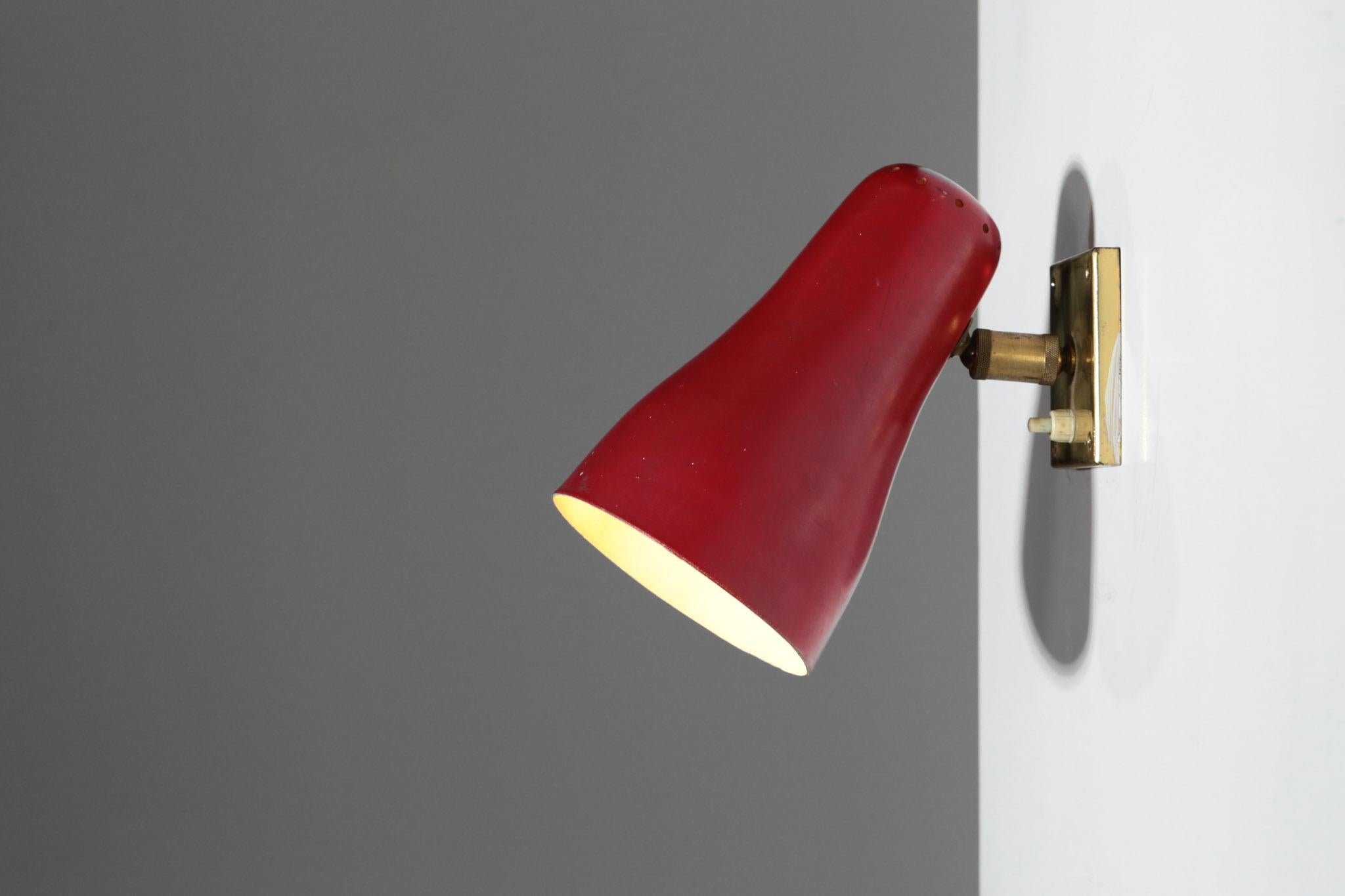 Vintage Red Wall Light Pierre Guariche Style in Brass, French, 1960s In Good Condition For Sale In Lyon, FR
