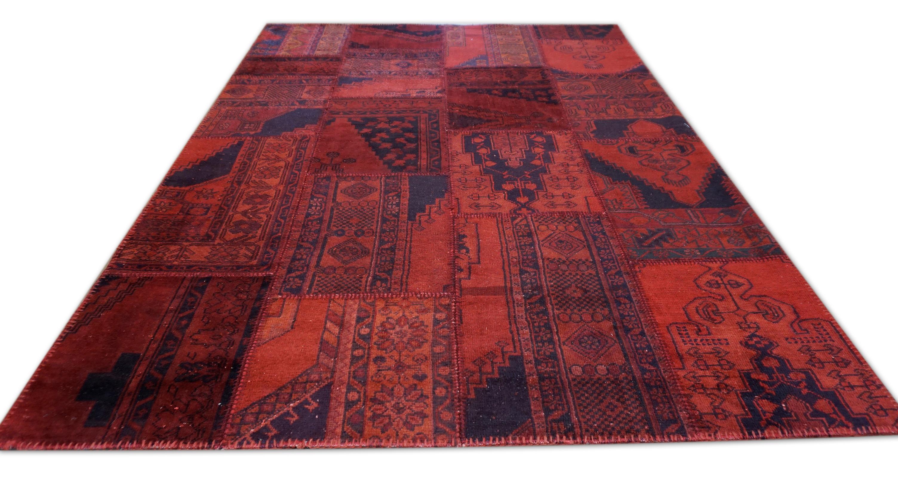 Roter und marineblauer Patchwork-Wollteppich im Vintage-Stil 5'8''x7'9'' (Moderne) im Angebot