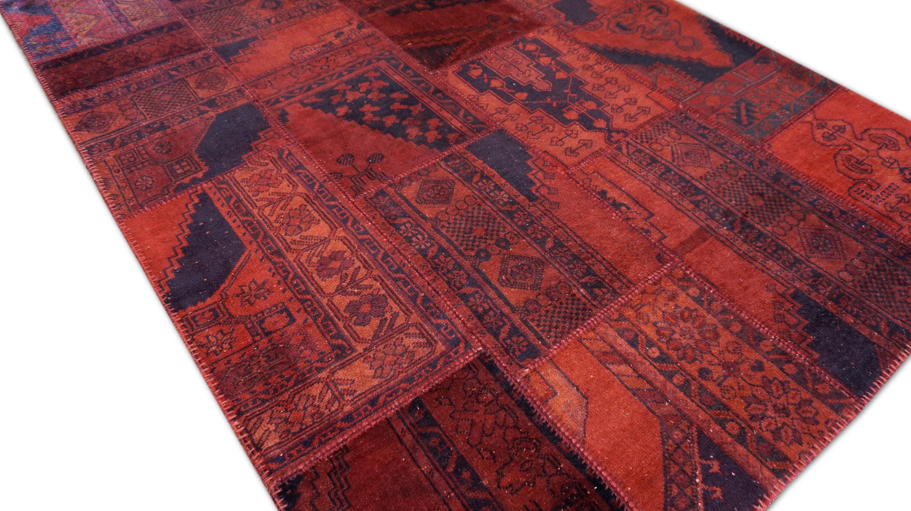 Roter und marineblauer Patchwork-Wollteppich im Vintage-Stil 5'8''x7'9'' (Türkisch) im Angebot
