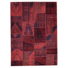 Alfombra vintage de lana roja con patchwork azul marino 5'8''x7'9''