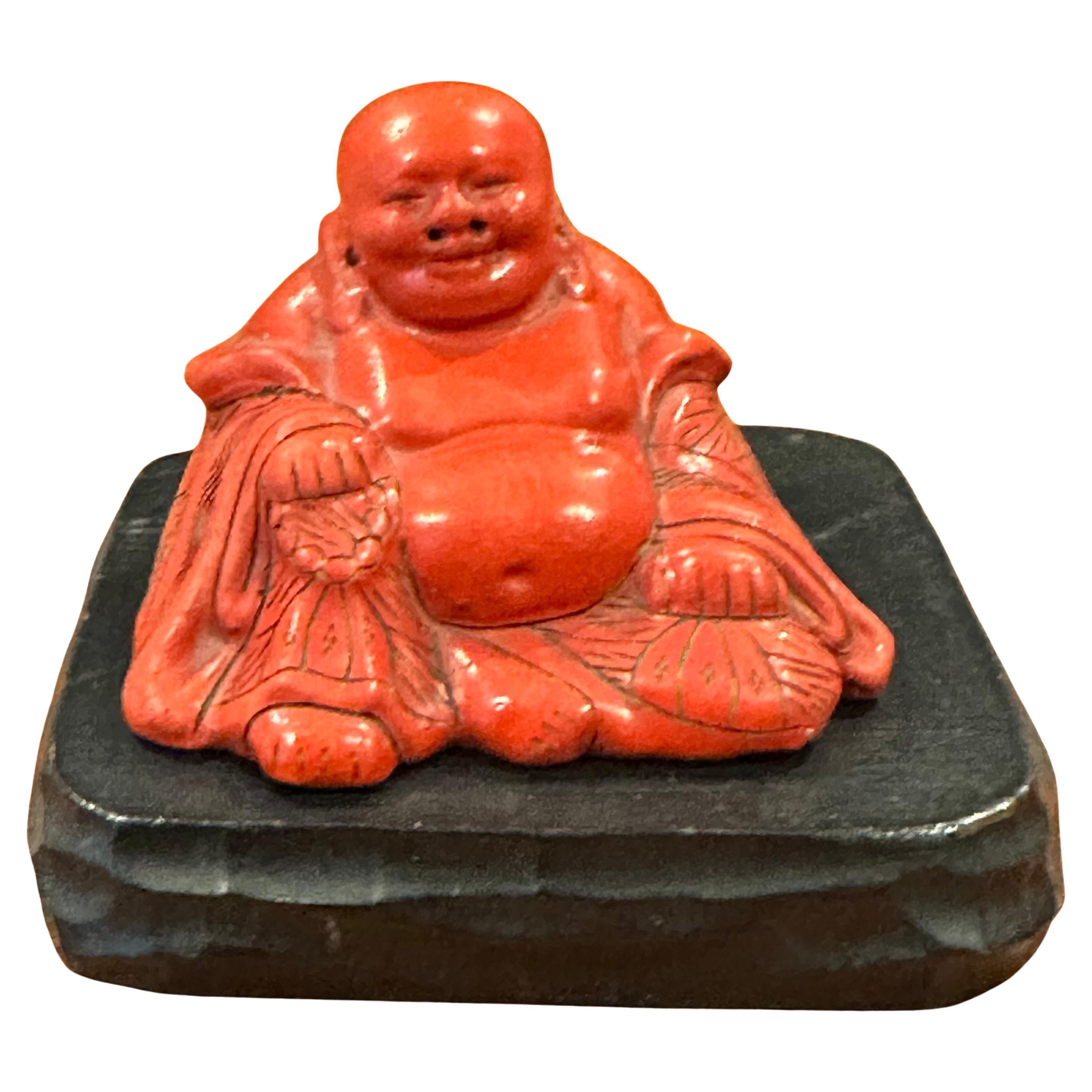 Scultura d'epoca in legno rosso e resina 