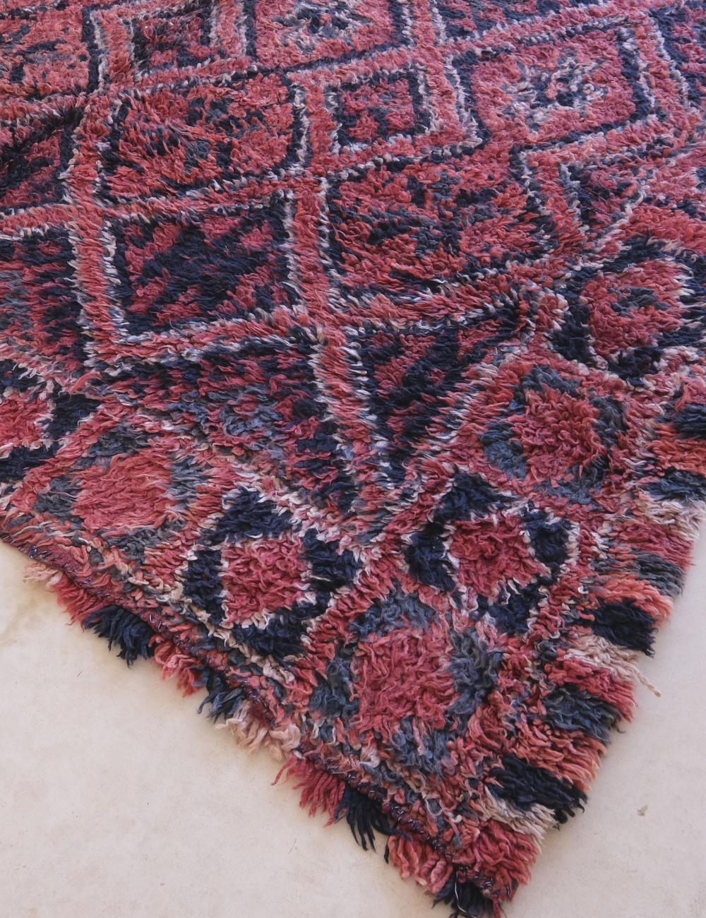 Alfombra vintage marroquí Beni M'Guild de lana roja en venta 2