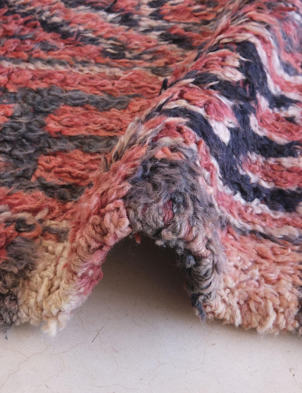 Alfombra vintage marroquí Beni M'Guild de lana roja Tejido en venta