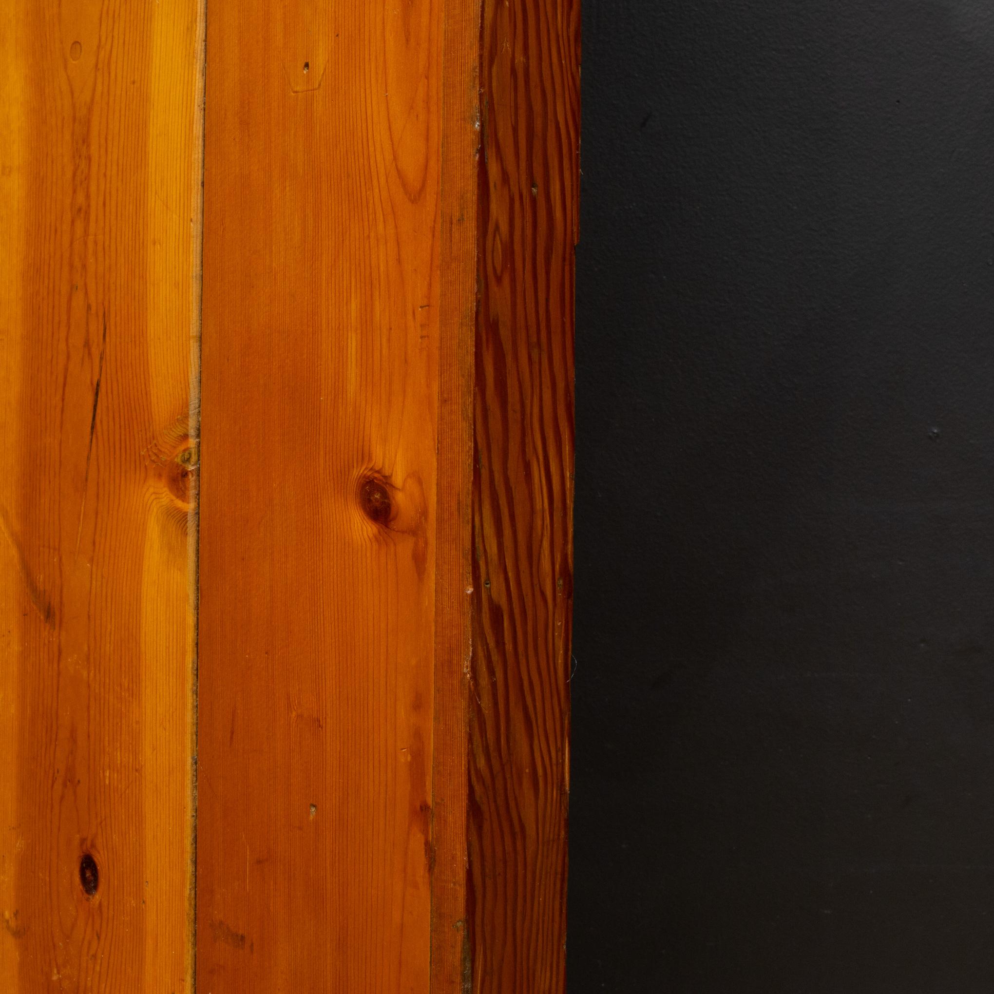 Puerta vintage de madera roja y hierro fundido en Bueno estado para la venta en San Francisco, CA