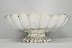 Vintage Reed & Barton Modern Silver Plated Oval Scalloped Pedestal Fruit Bowl