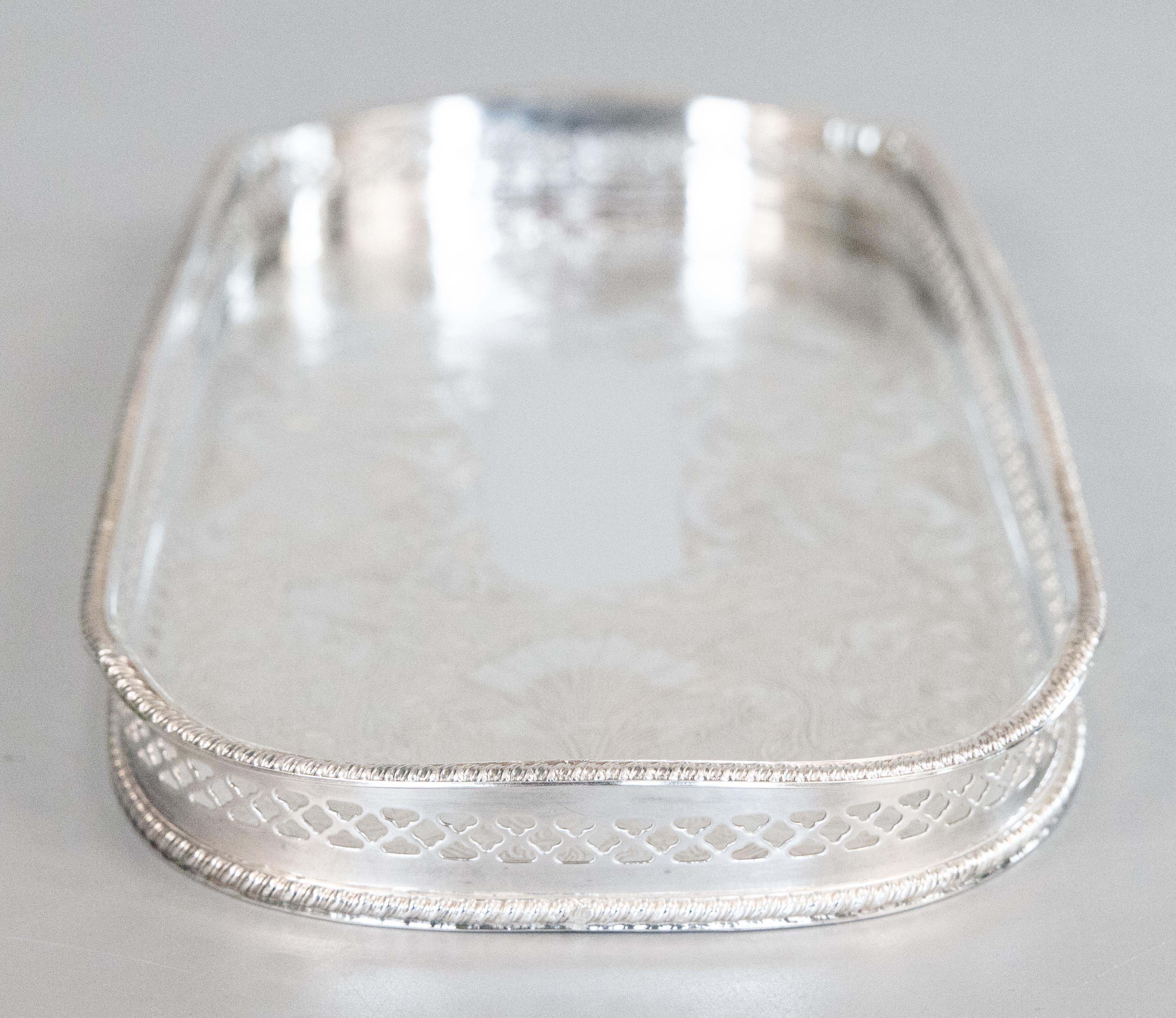 Mid Century English Sheffield Reed & Barton Silver Plate Gallery Dresser Tray In Good Condition For Sale In Pearland, TX