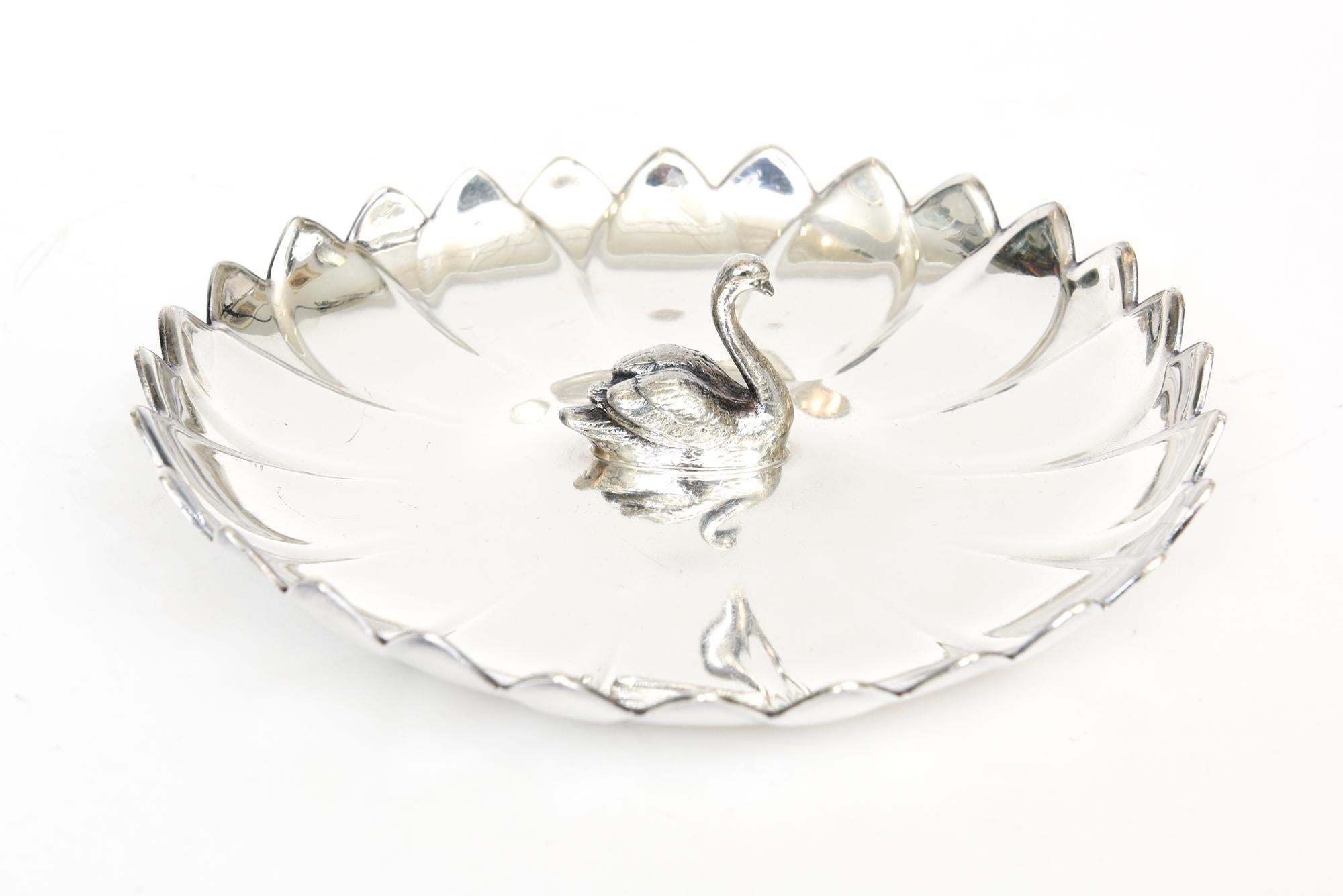 Mid-Century moderno Reed & Barton Silver-Plate Swan Bowl, piatto o servizio d'argento d'epoca in vendita