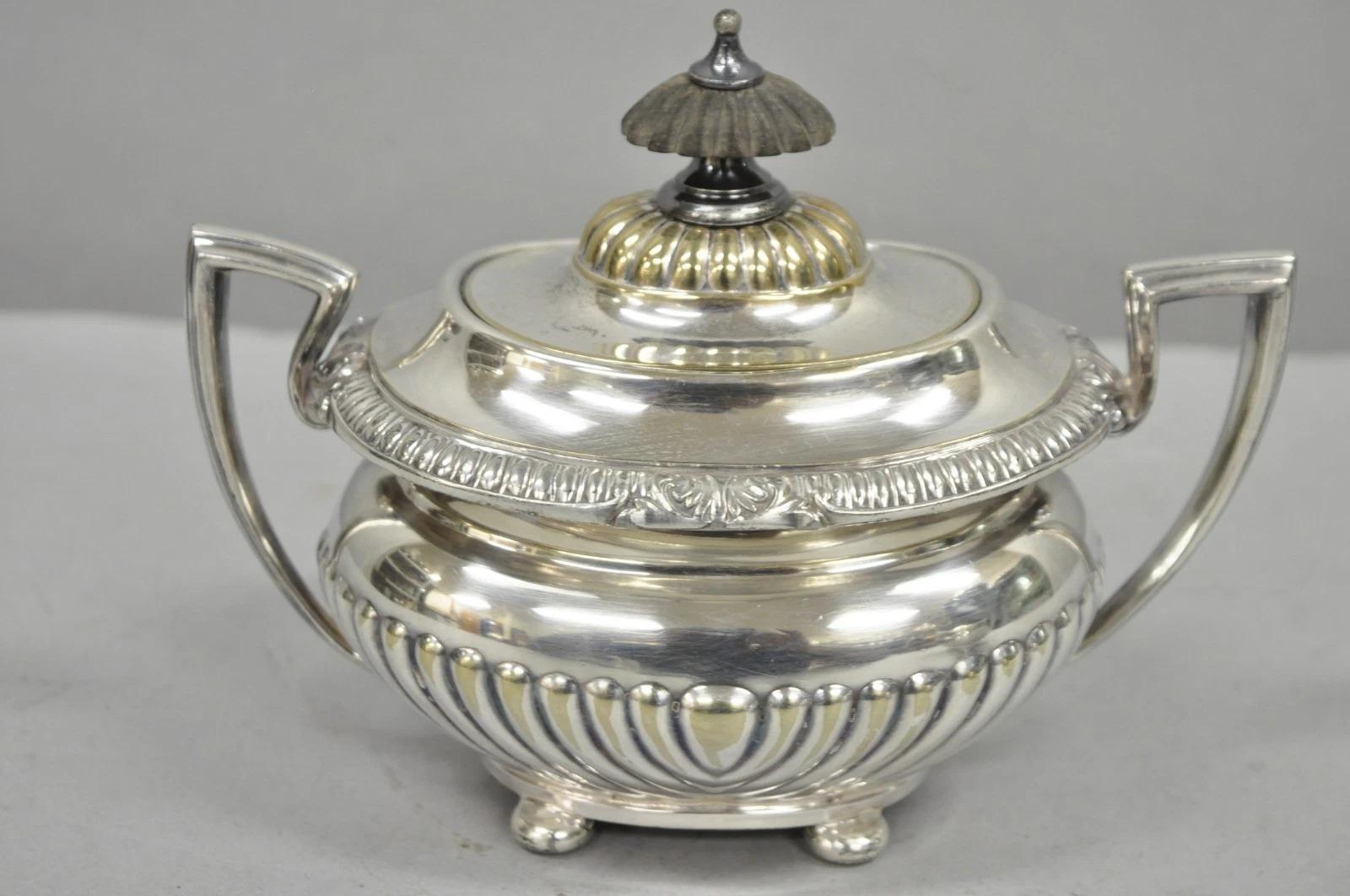 Vintage Reed & Barton Sulgrave Manor Edwardian Silver Plated Tea Set - 4 Pc Set In Good Condition For Sale In Philadelphia, PA