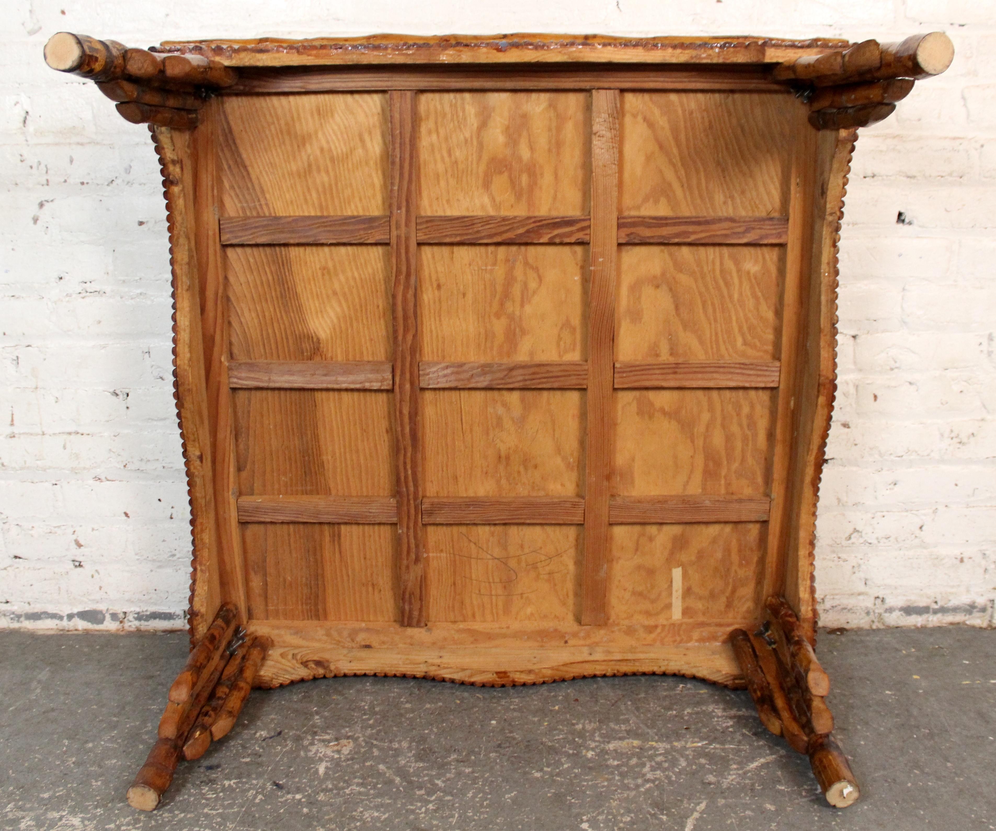 Vintage Reeded Coffee Table in the Style of Thomas Molesworth For Sale 1