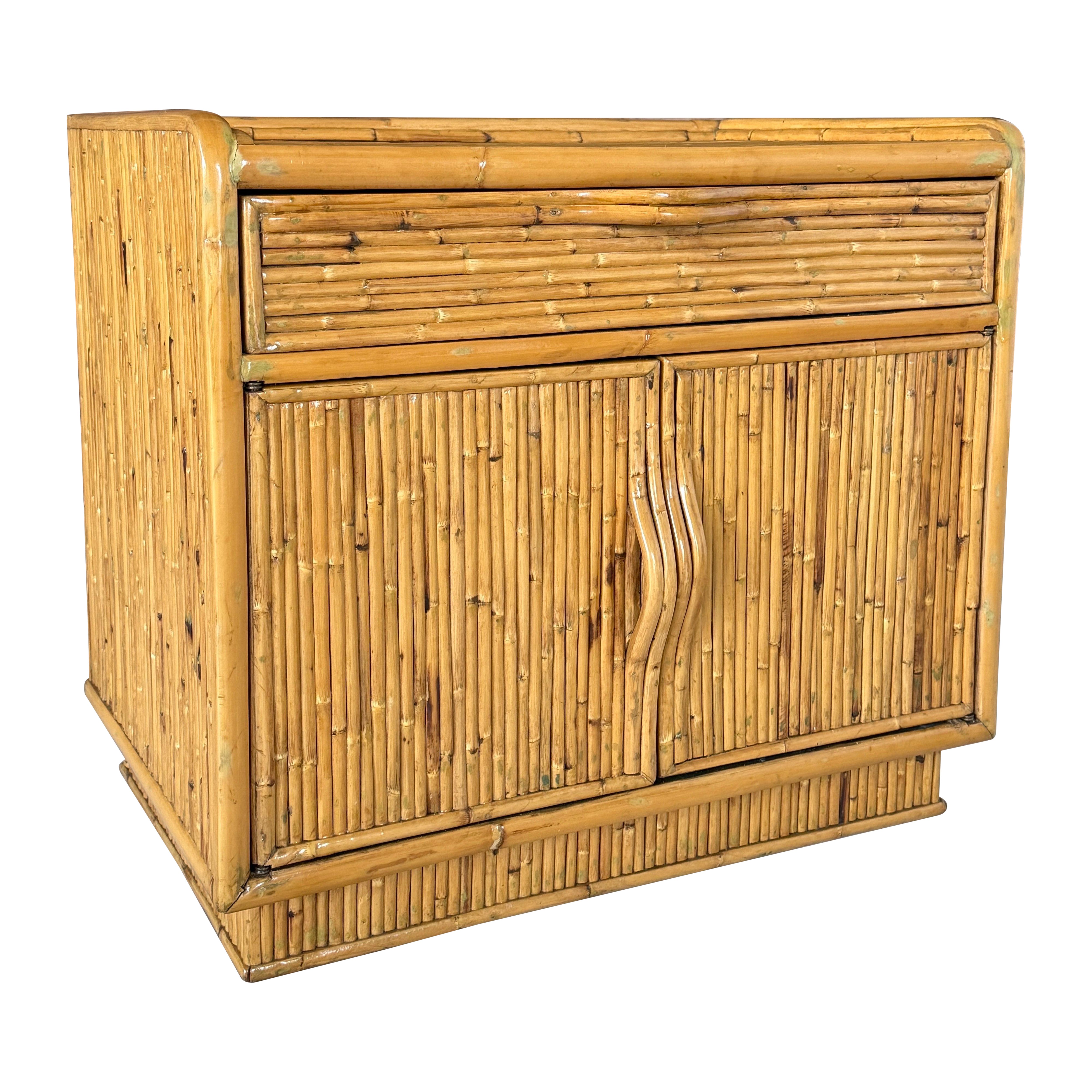 Comodino o cassapanca in rattan spaccato moderno organico costiero rifinito d'epoca