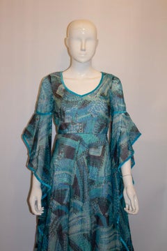 Vintage Regamus Dress with Wonderful print and Sleaves