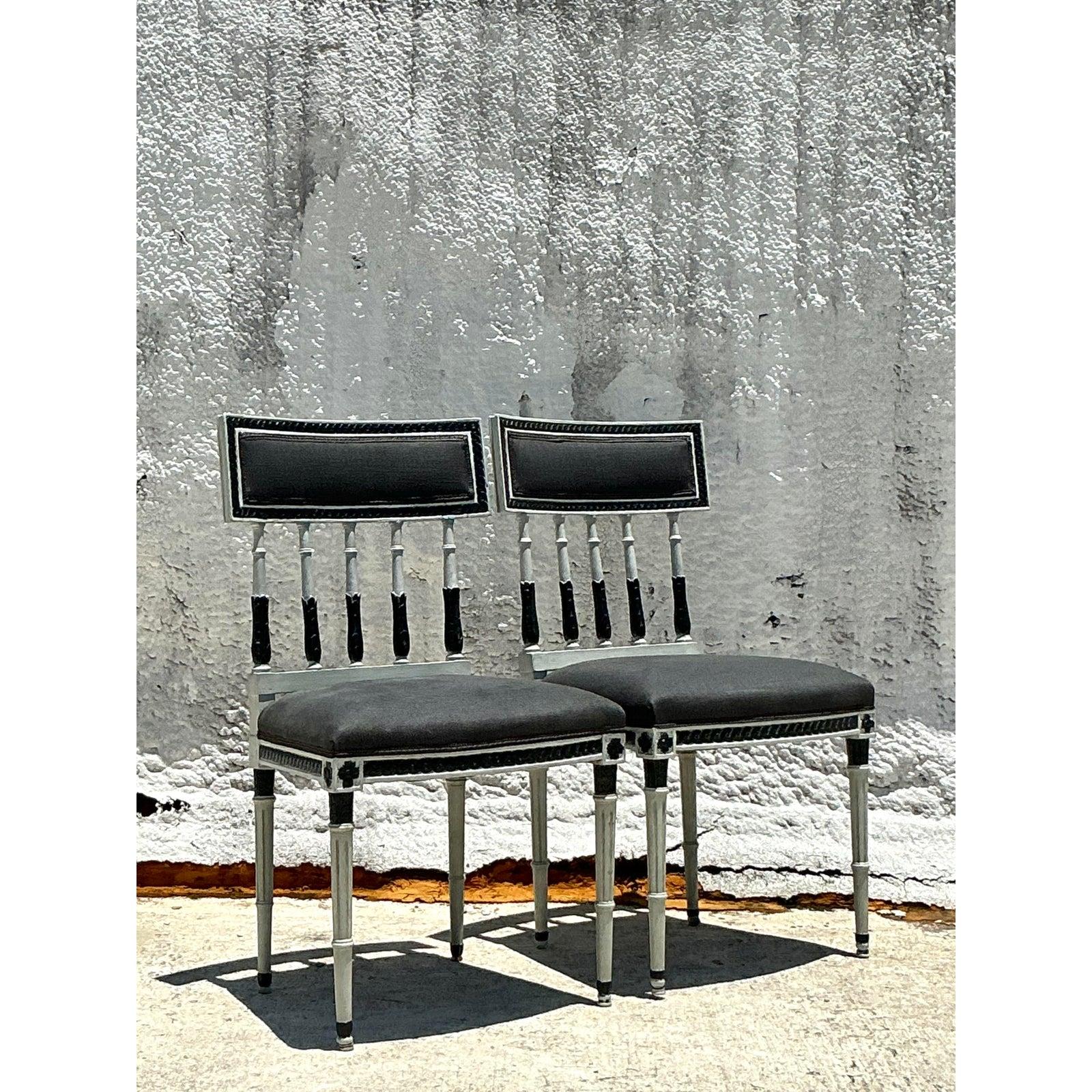 Sillas Laterales Gustavianas Vintage Regency Siglo XIX - Pareja en Bueno estado para la venta en west palm beach, FL