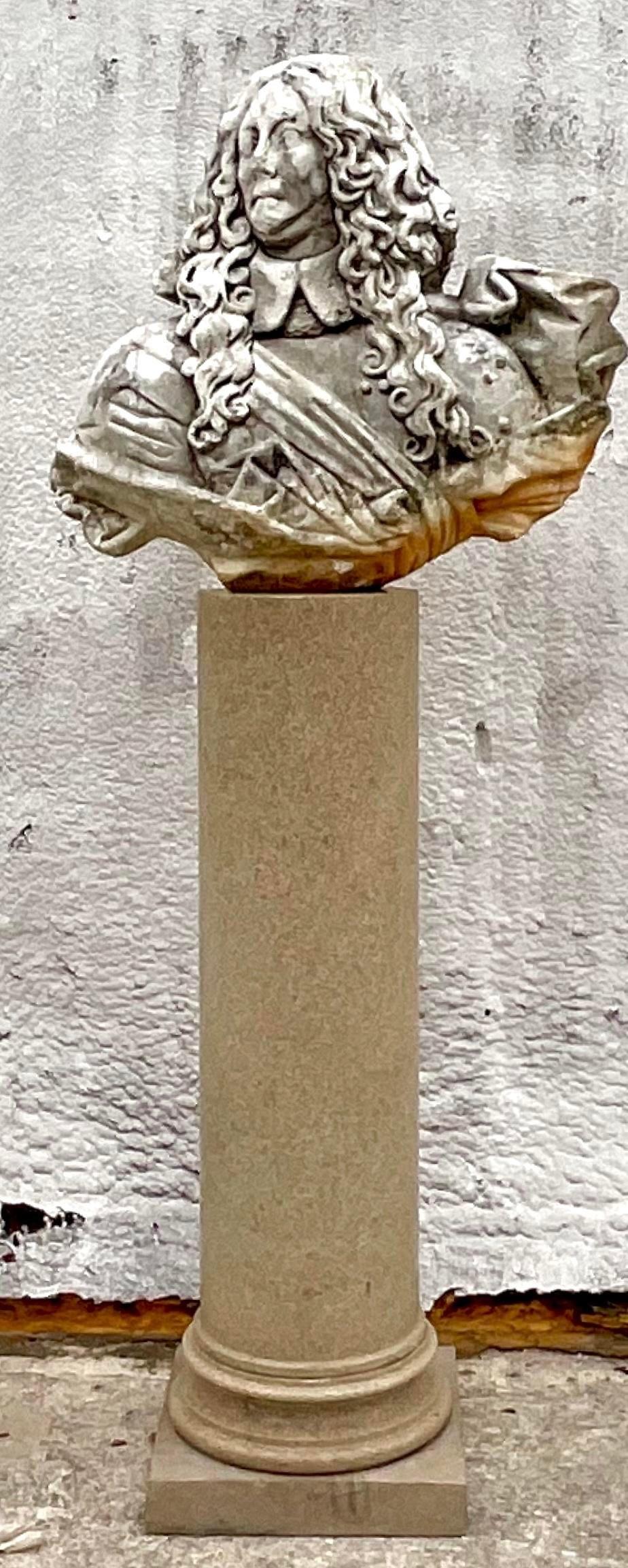 Eleva la tua collezione con questo Busto di Marco Aurelio in marmo vintage regency del XIX secolo. Squisitamente scolpito nel marmo, questo busto cattura i tratti distintivi del famoso imperatore e filosofo romano. Perfetto per i collezionisti di