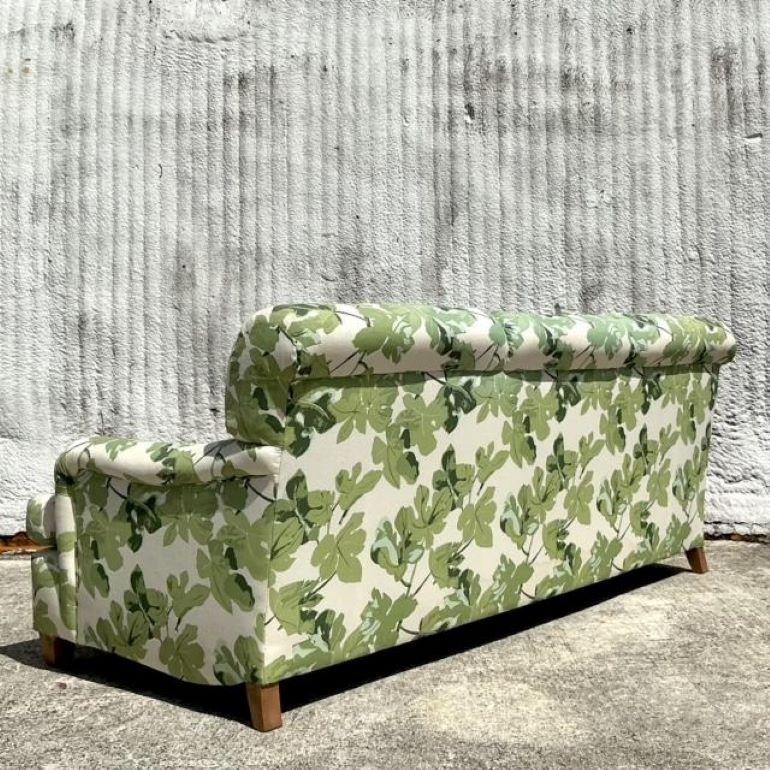 A luxurious vintage Regency 3-seat sofa, elegantly upholstered in Peter Dunham’s iconic “Fig Leaf” fabric. A timeless blend of classic design and bold, botanical style. Acquired from a Palm Beach estate. 