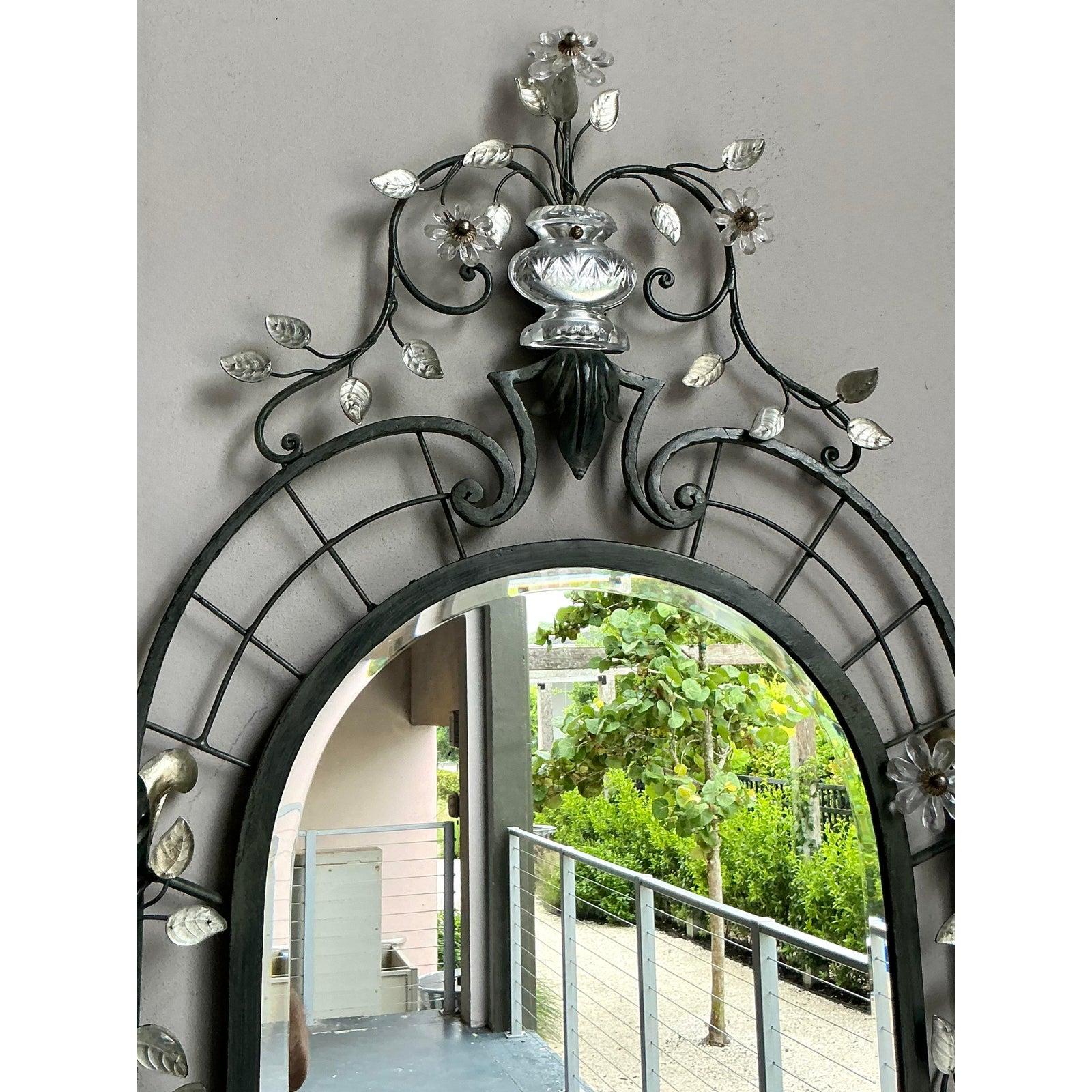 Stile provenzale Specchio vintage Regency con arco a vite in vendita