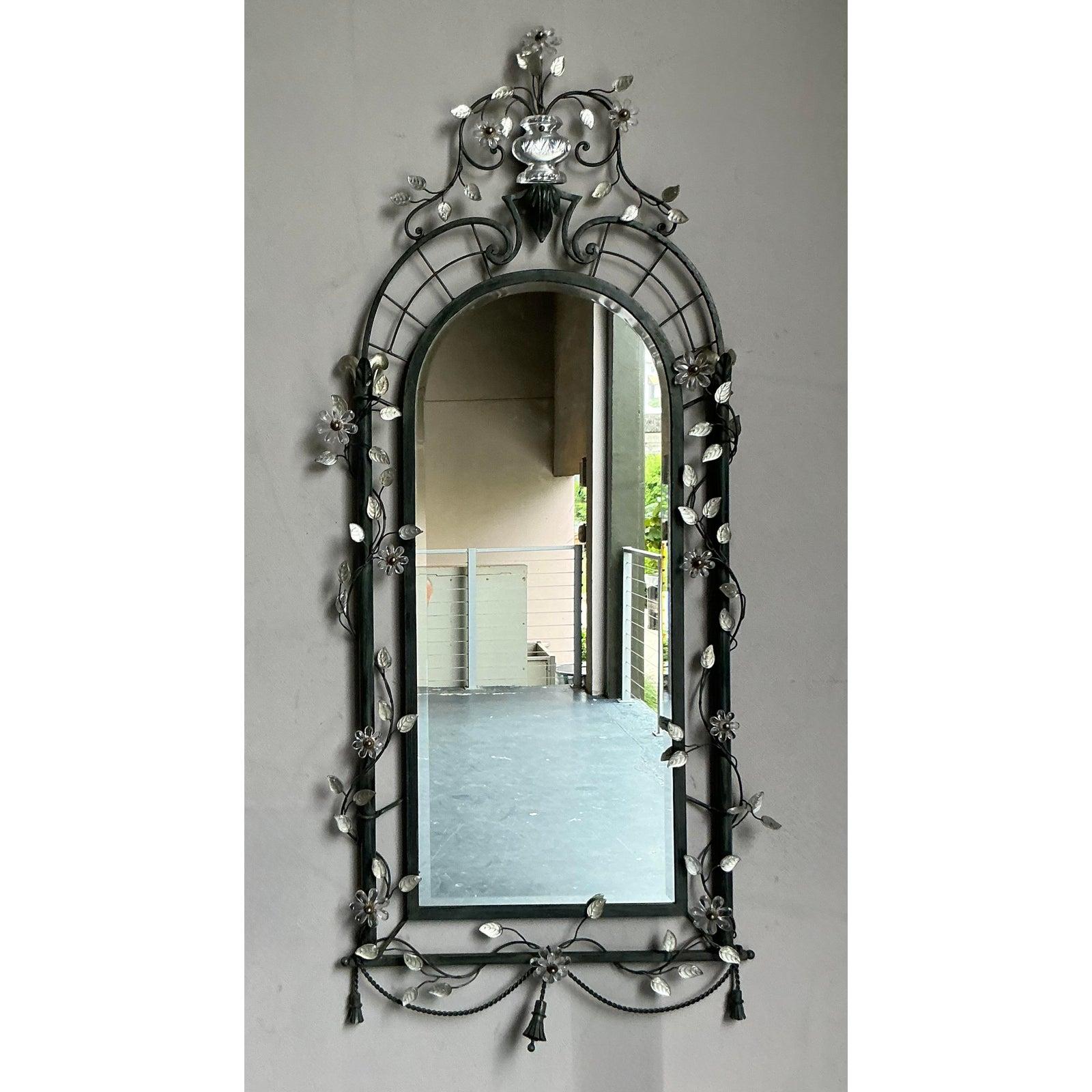 Specchio vintage Regency con arco a vite In condizioni buone in vendita a West Palm Beach, FL