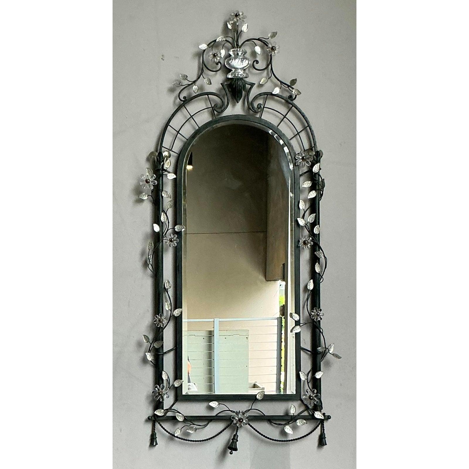 Metallo Specchio vintage Regency con arco a vite in vendita