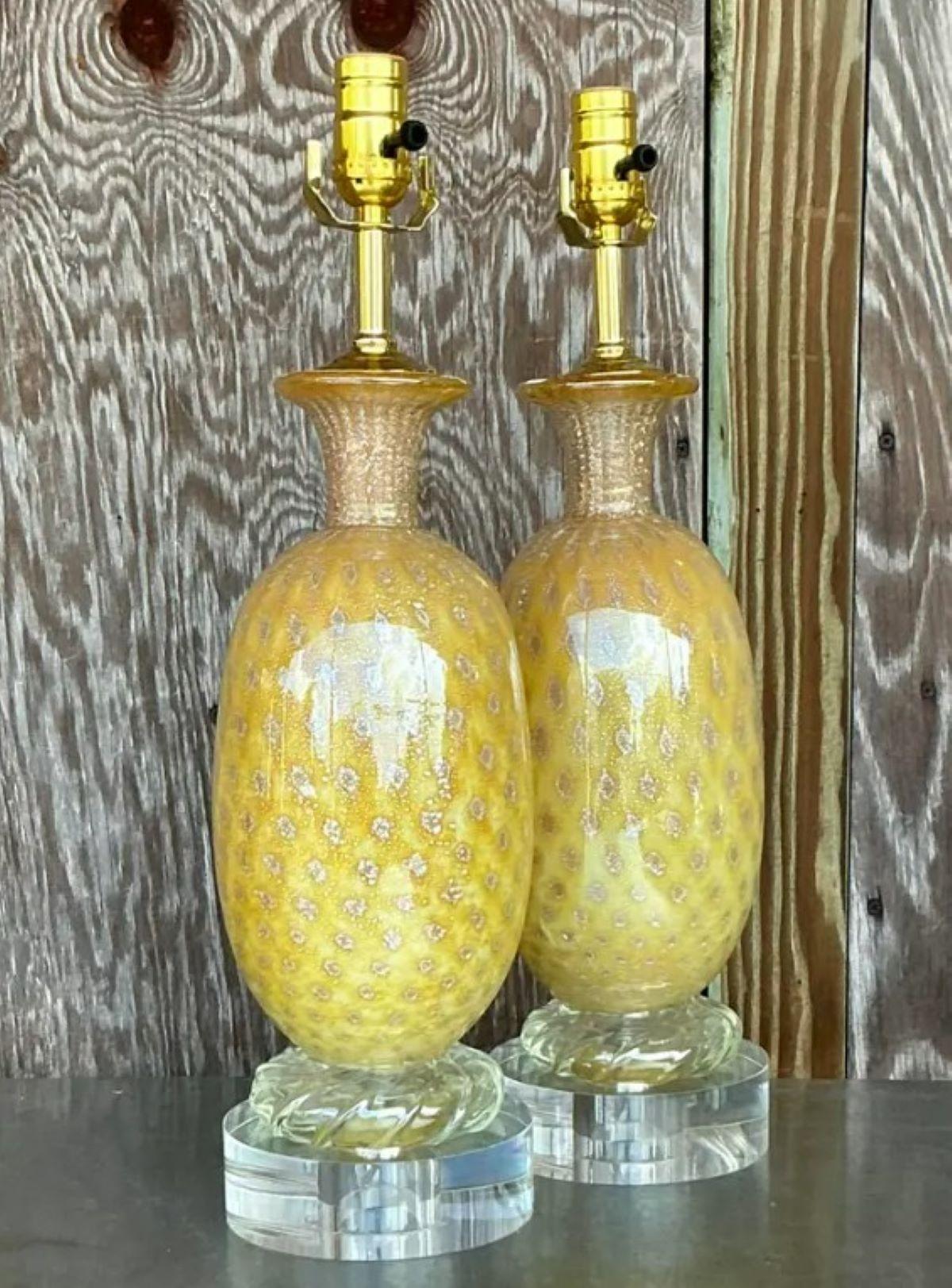 20ième siècle Paire de lampes en verre d'art Regency d'après Murano en vente