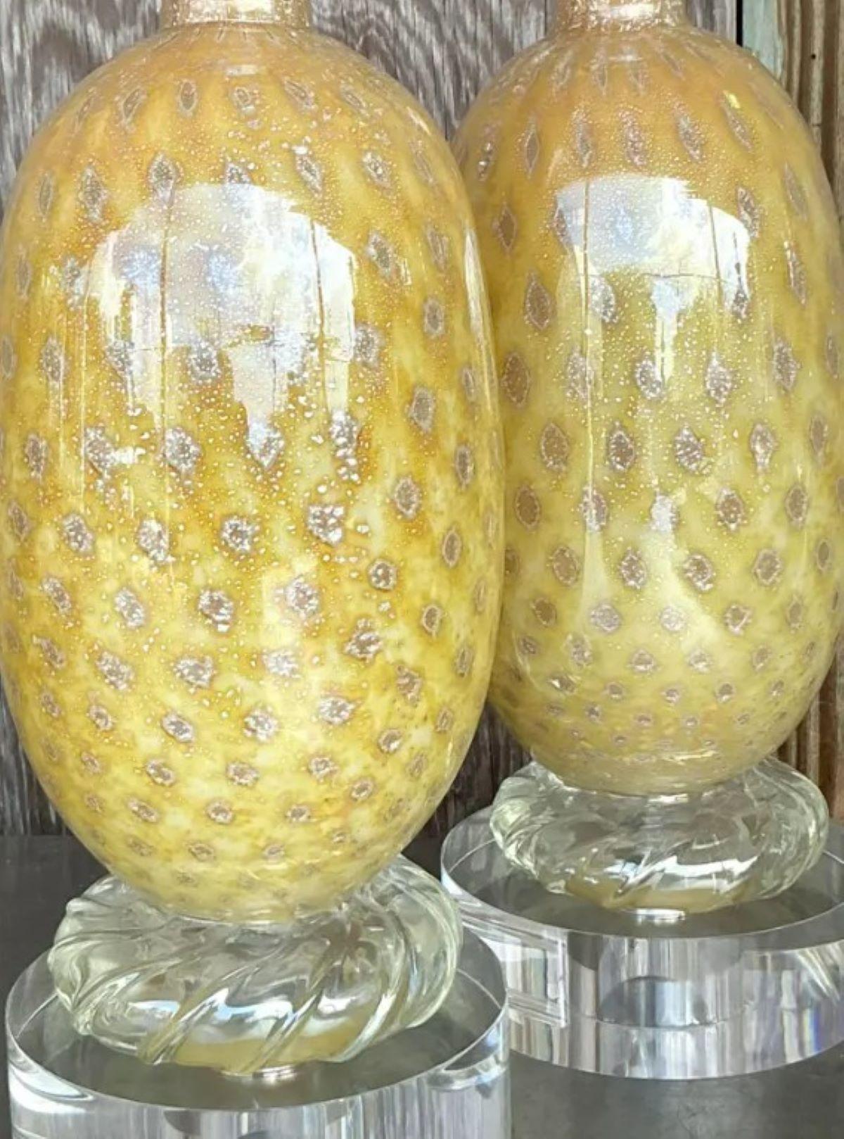 Paire de lampes en verre d'art Regency d'après Murano en vente 1