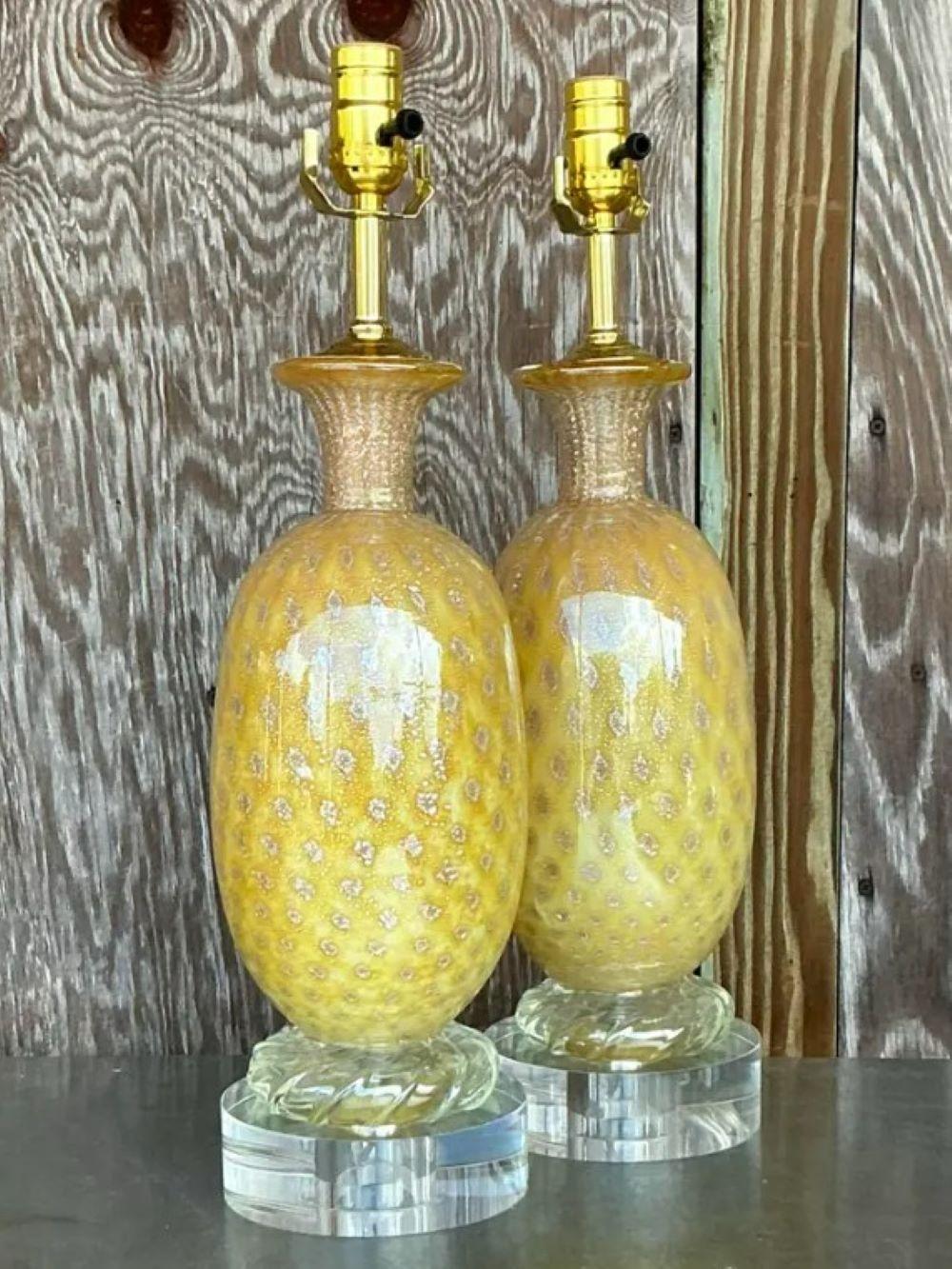 Paire de lampes en verre d'art Regency d'après Murano en vente 2