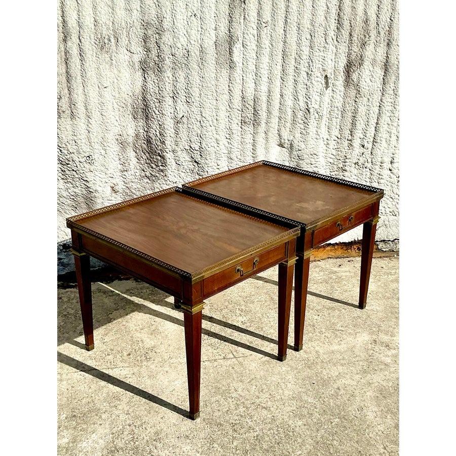 Pareja de Mesas Auxiliares Vintage Regency Baker Brass Gallery 1