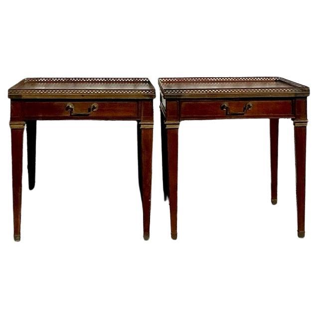Pareja de Mesas Auxiliares Vintage Regency Baker Brass Gallery