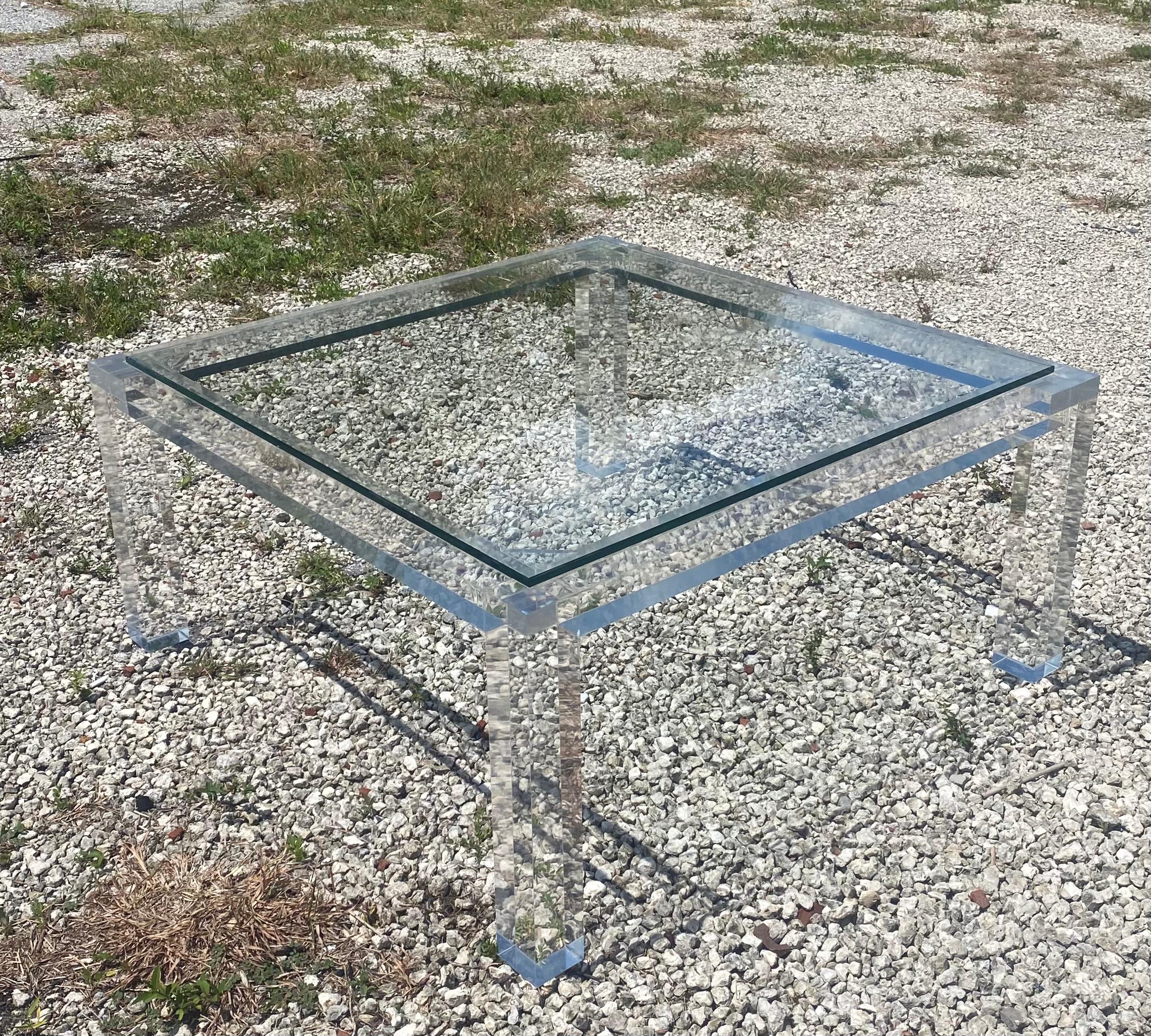Moderne Table Basse Vintage Regency Bernhardt en Lucite en Forme de dalle en vente