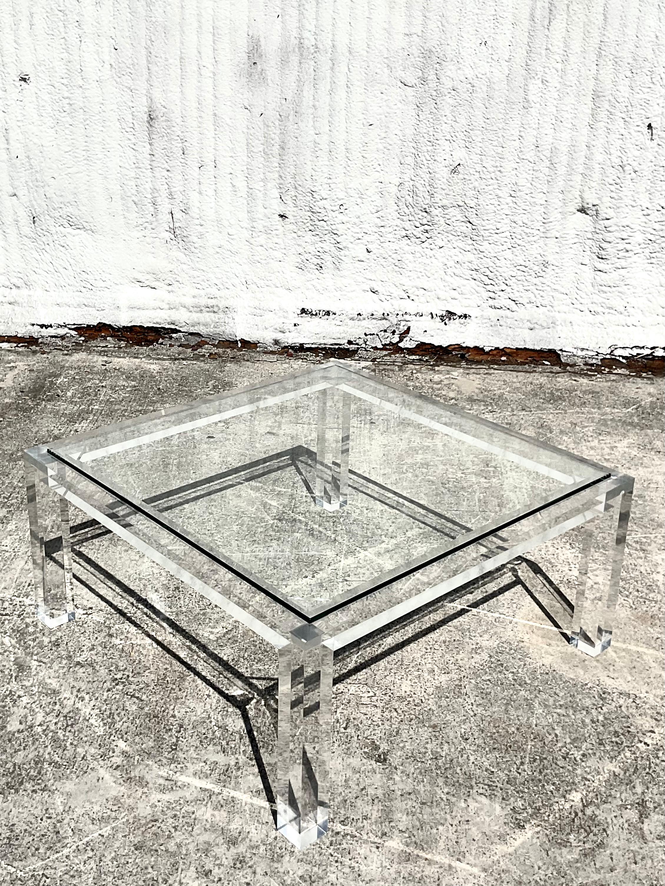 Table Basse Vintage Regency Bernhardt en Lucite en Forme de dalle Bon état - En vente à west palm beach, FL
