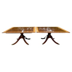 Paire de tables de salle à manger carrées en acajou et en bois d'oiseau Vintage Regency
