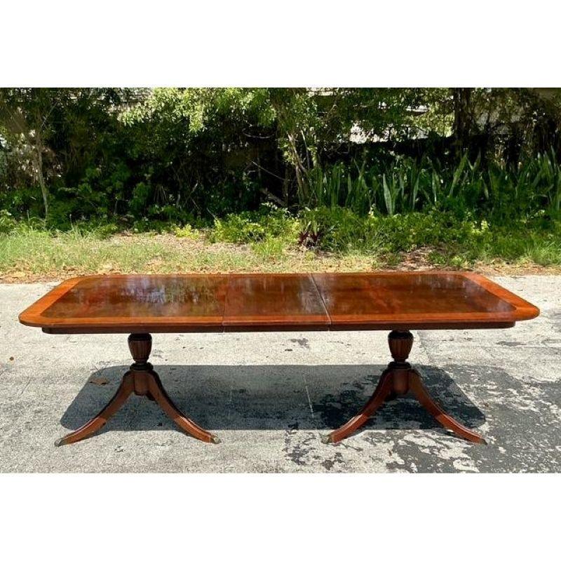 Vintage Regency Birdseye Extendable Duncan Phyfe Dining Table In Good Condition For Sale In West Palm Beach, FL