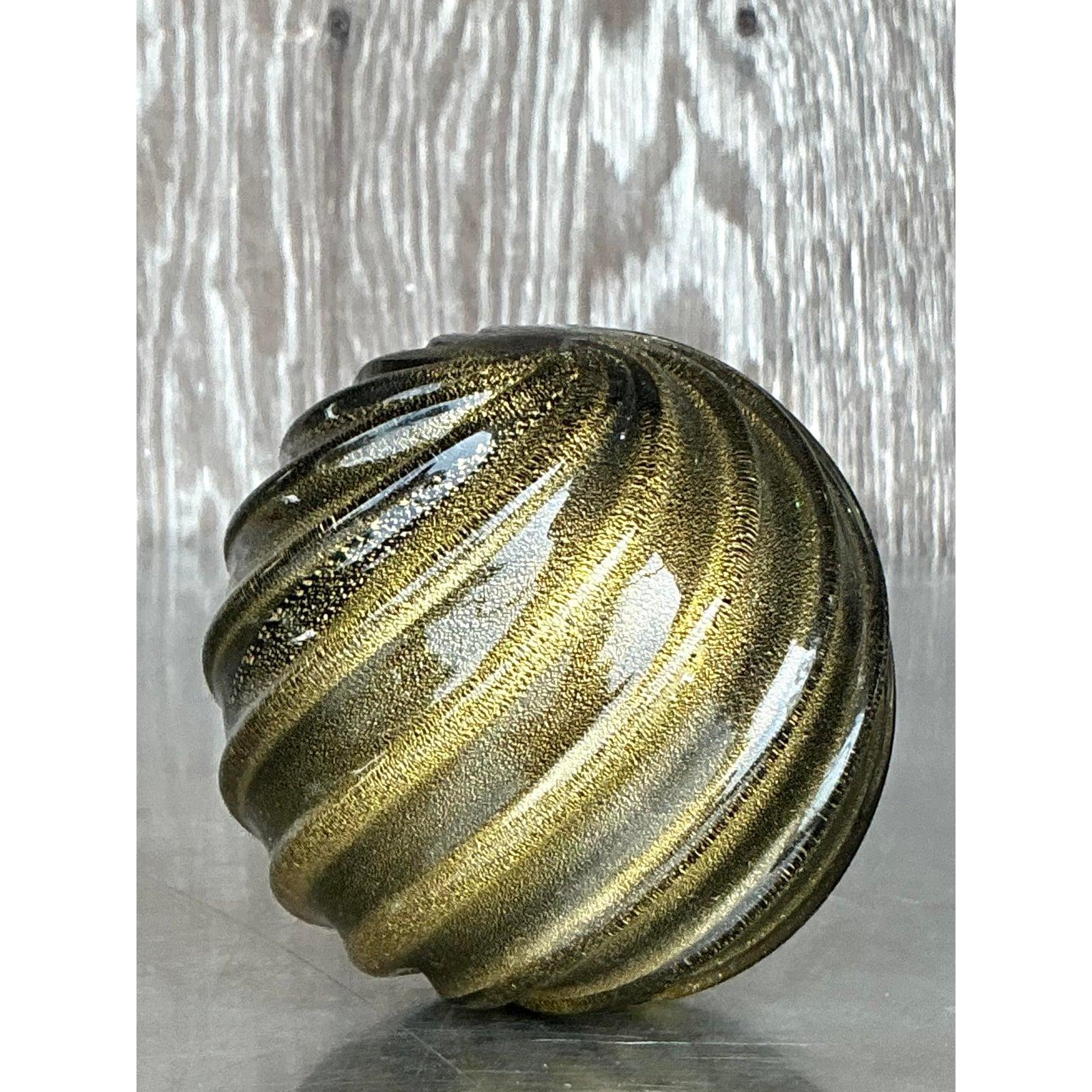 Sfera di vetro soffiato Vintage Regency In condizioni buone in vendita a West Palm Beach, FL