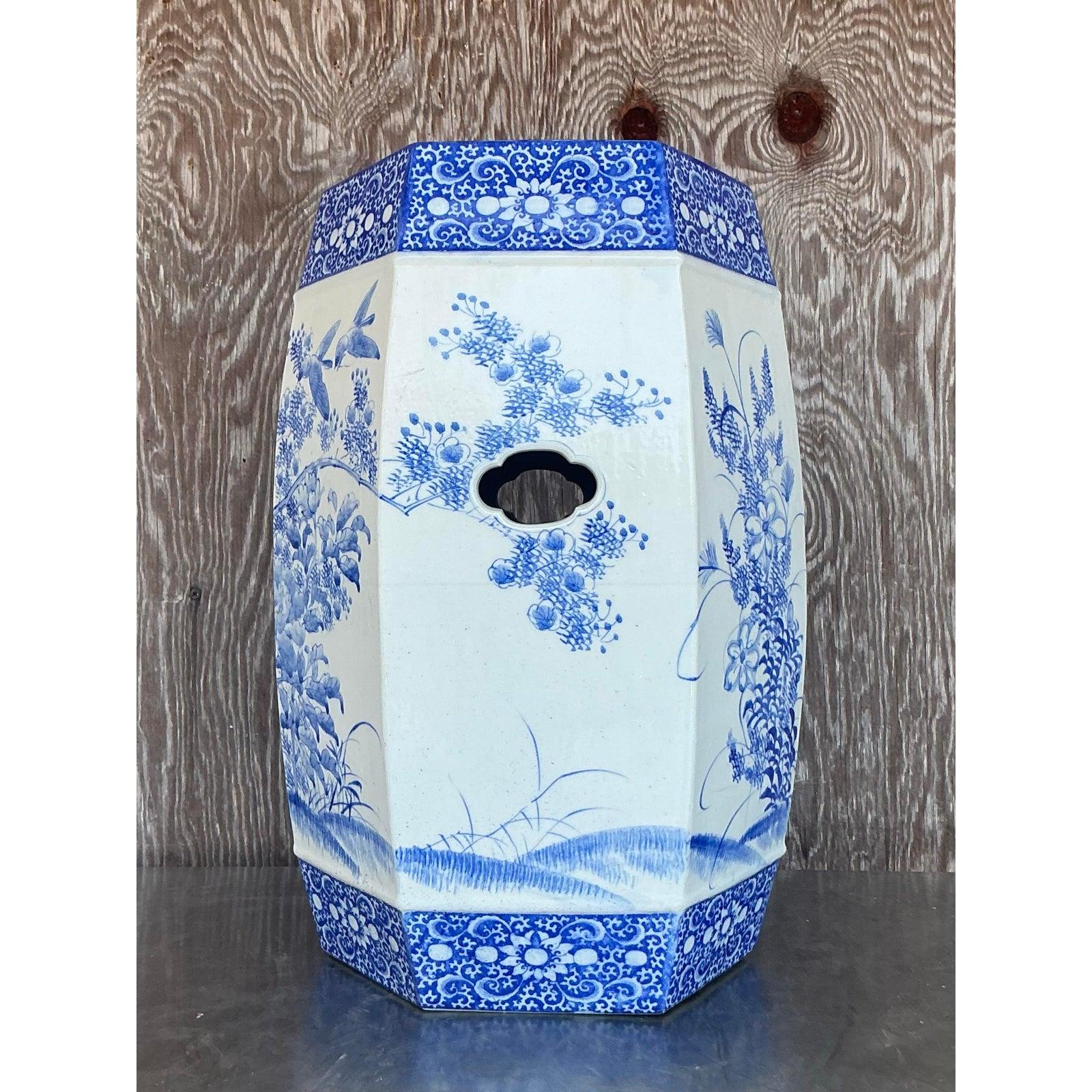 Sgabello basso in ceramica smaltata blu Regency d'epoca in vendita 3