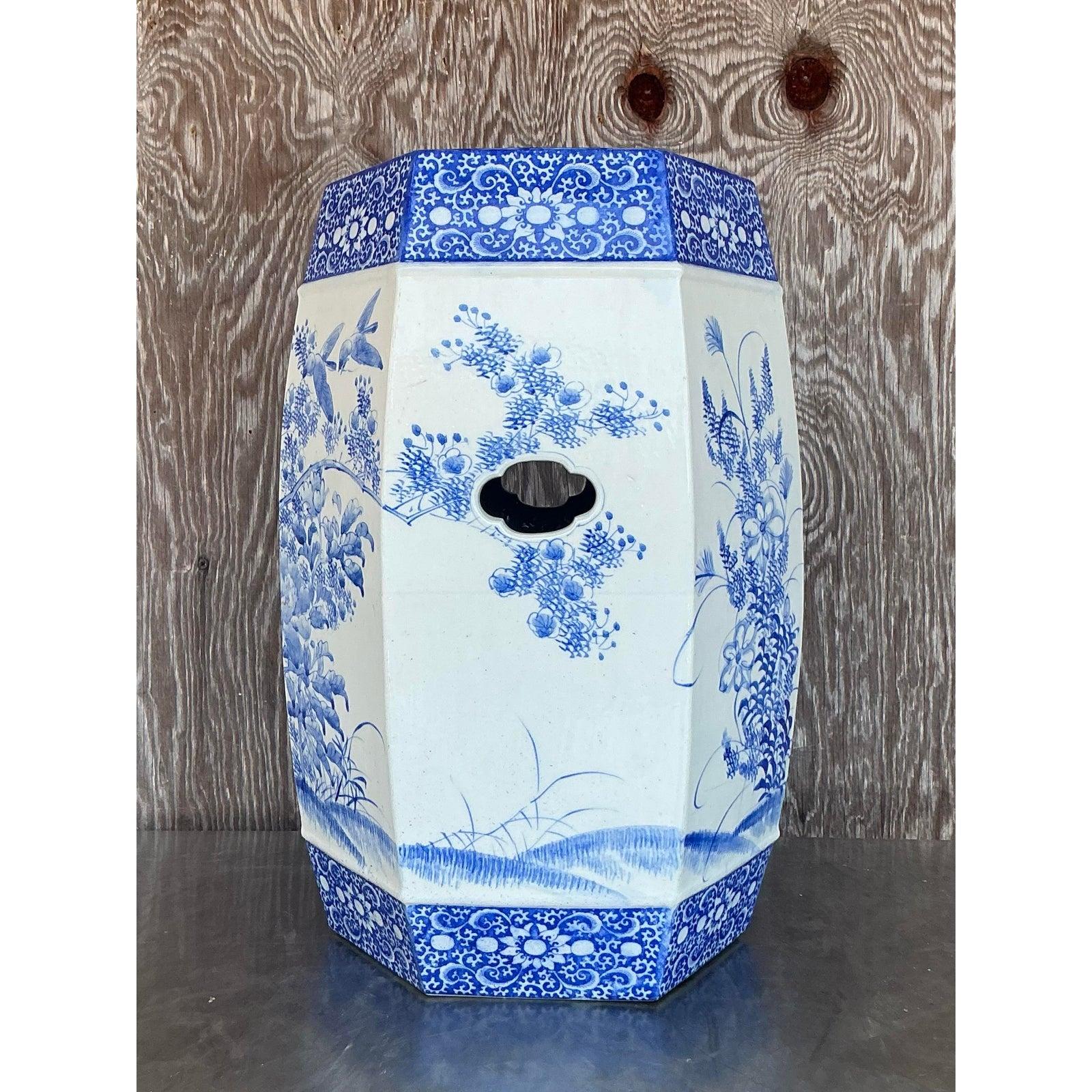 Sgabello basso in ceramica smaltata blu Regency d'epoca in vendita 4