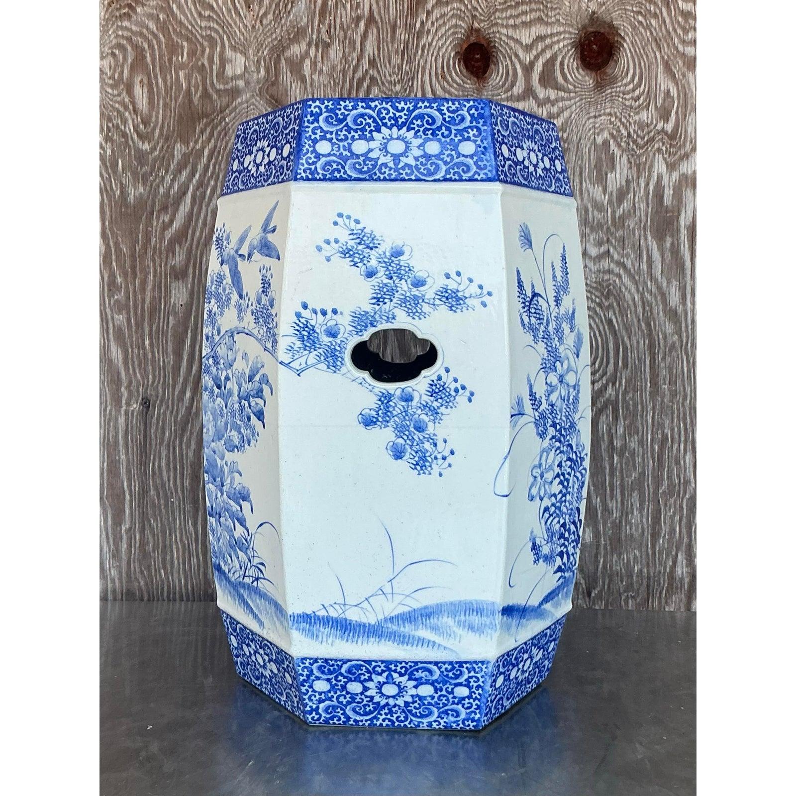 Sgabello basso in ceramica smaltata blu Regency d'epoca In condizioni buone in vendita a west palm beach, FL