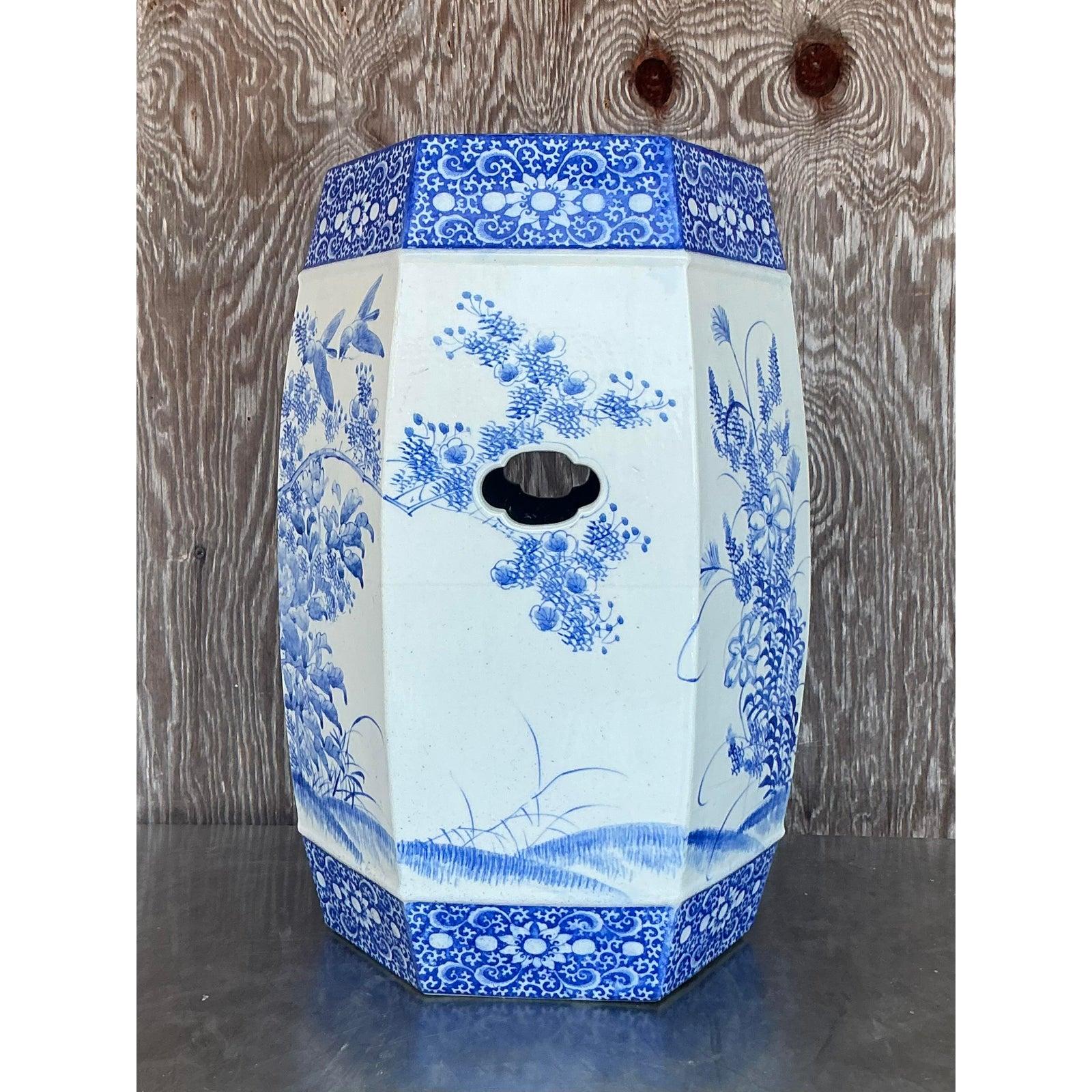 XX secolo Sgabello basso in ceramica smaltata blu Regency d'epoca in vendita