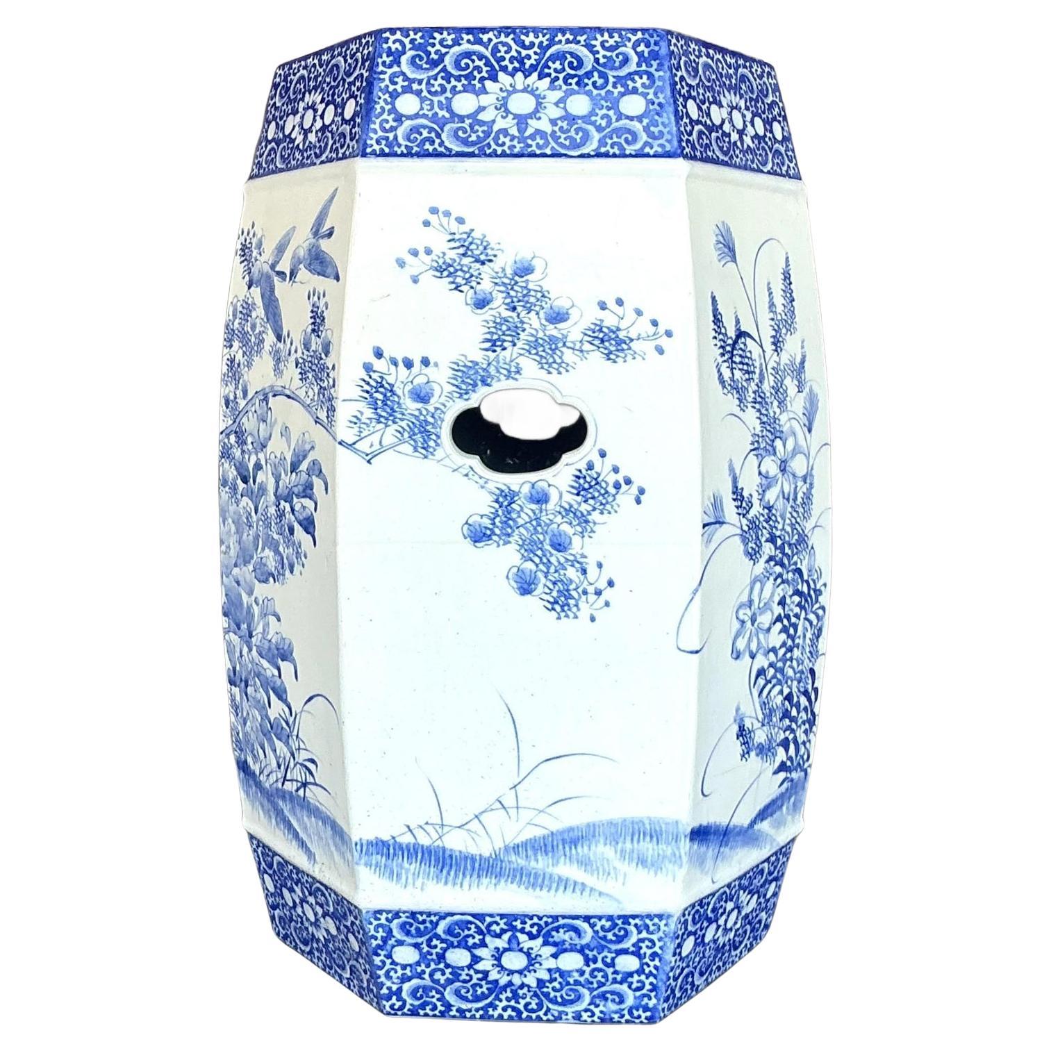 Taburete bajo vintage de cerámica esmaltada sauce azul Regency