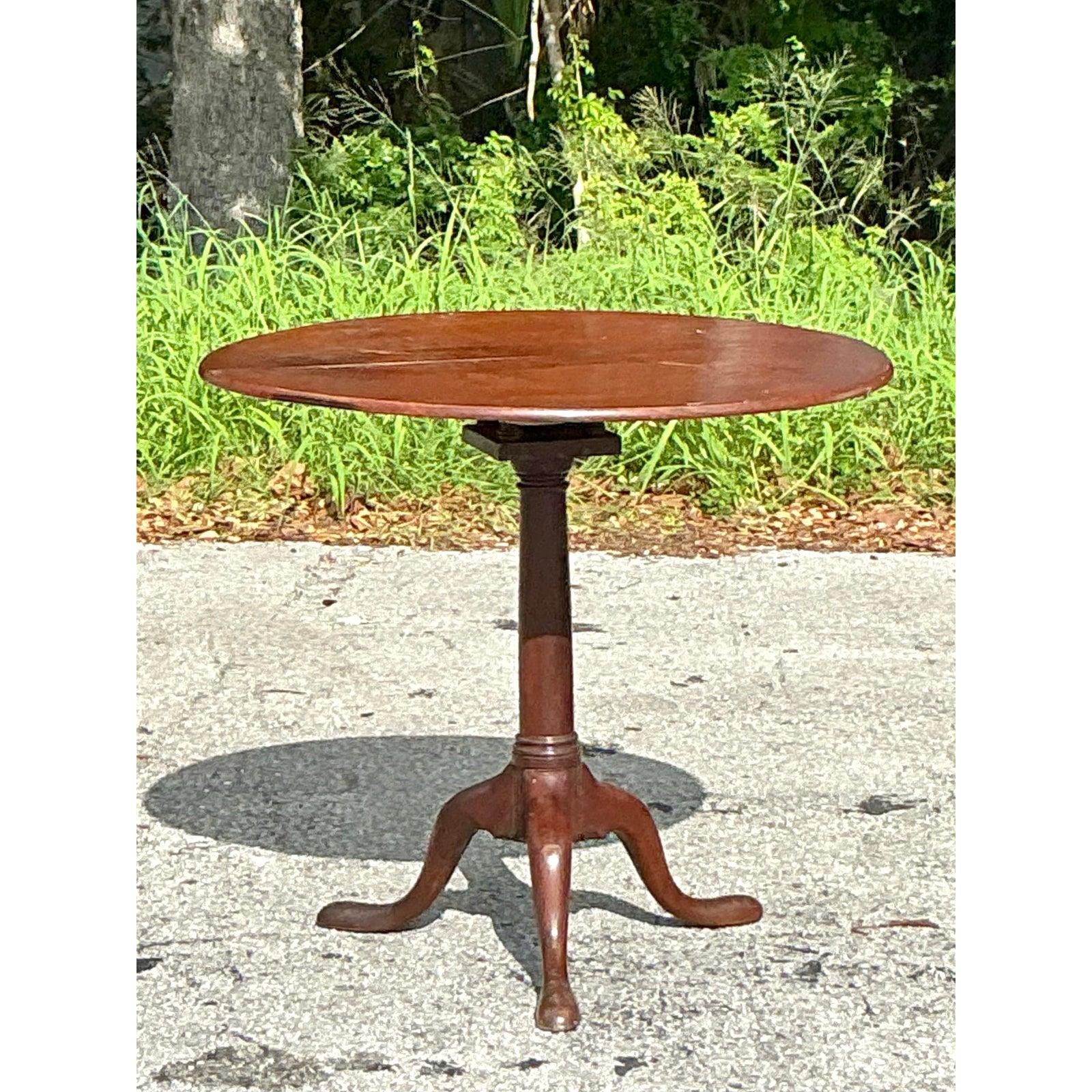Américain Table à plateau basculant Vintage Regency Bookmatched en vente