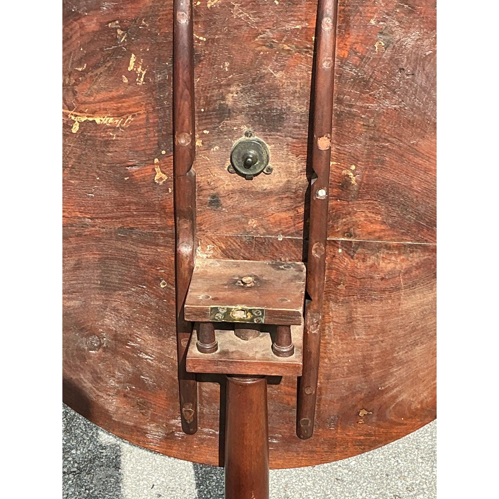 Bois Table à plateau basculant Vintage Regency Bookmatched en vente
