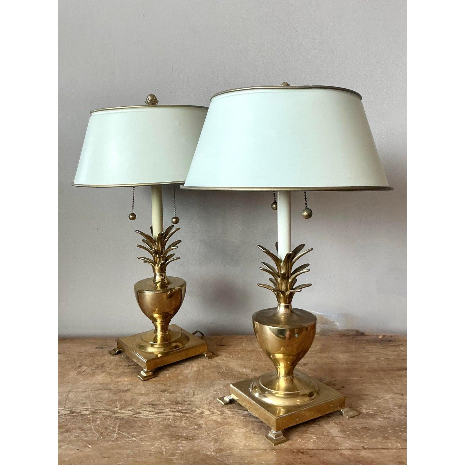 Mid-Century moderno Lampade ananas in ottone vintage Regency - una coppia in vendita