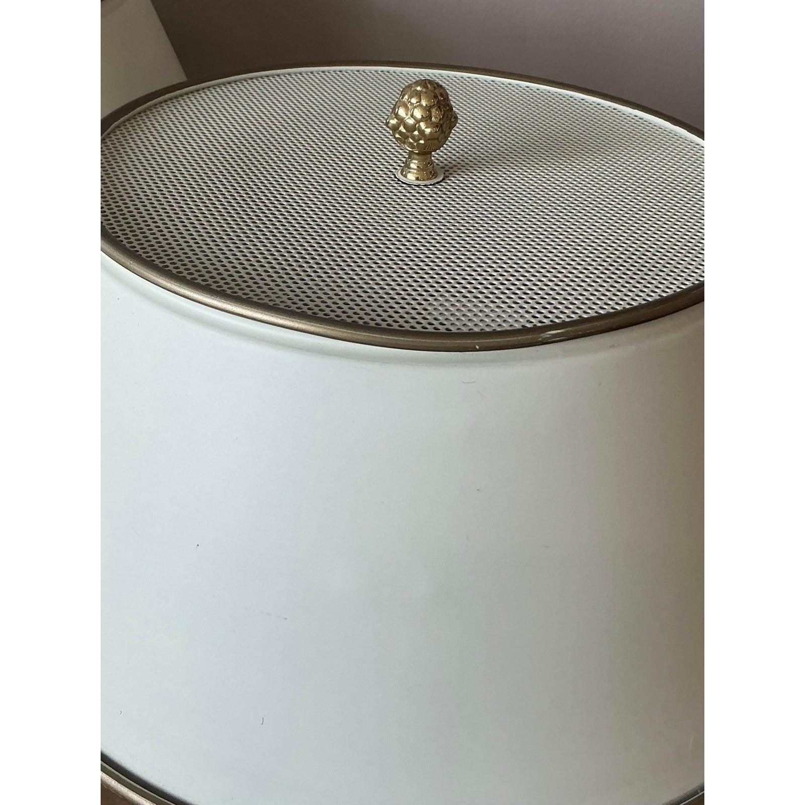 Americano Lampade ananas in ottone vintage Regency - una coppia in vendita