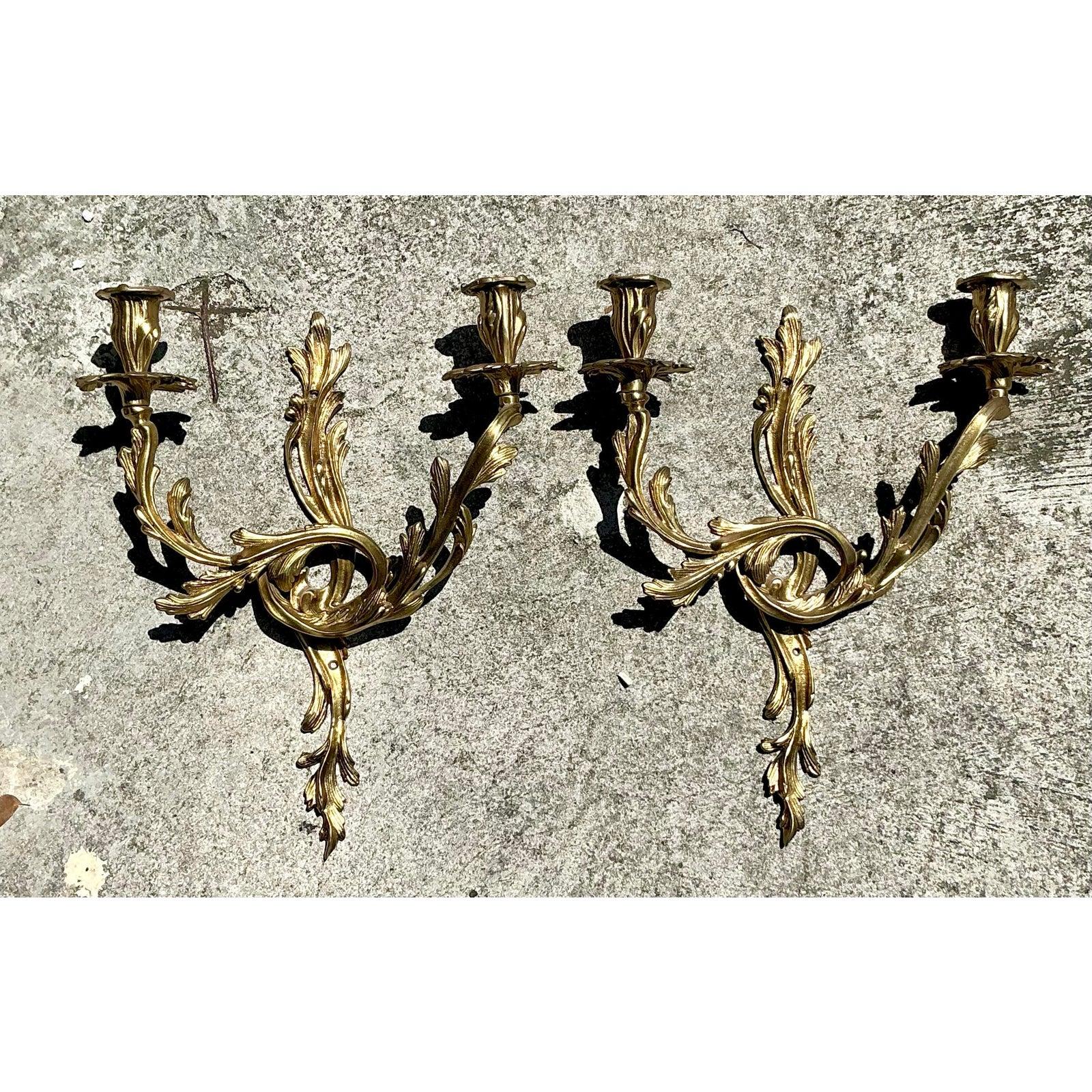 Regency Appliques à bougie rococo en laiton de style Régence - Lot de 2 en vente
