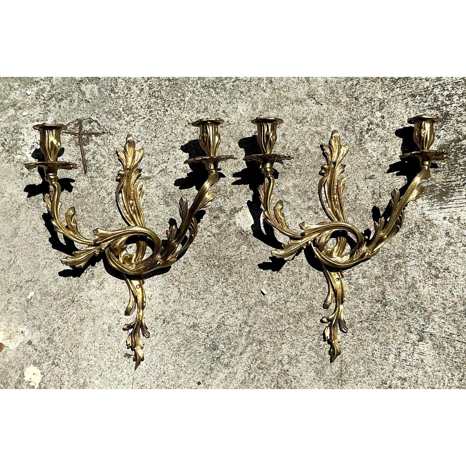 Français Appliques à bougie rococo en laiton de style Régence - Lot de 2 en vente